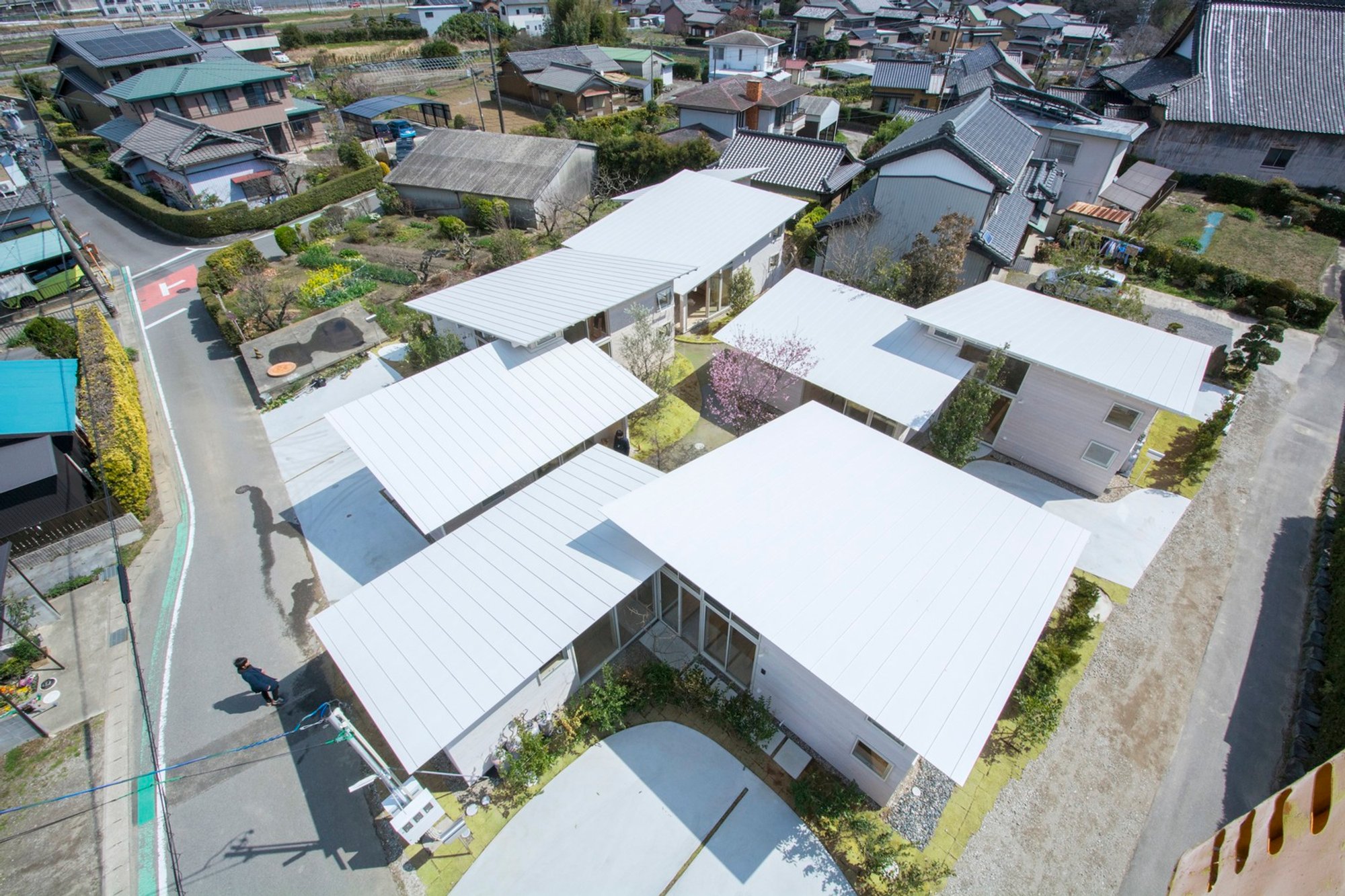 Awazuku House by Studio Velocity: A Harmonious Blend of Architecture and Nature