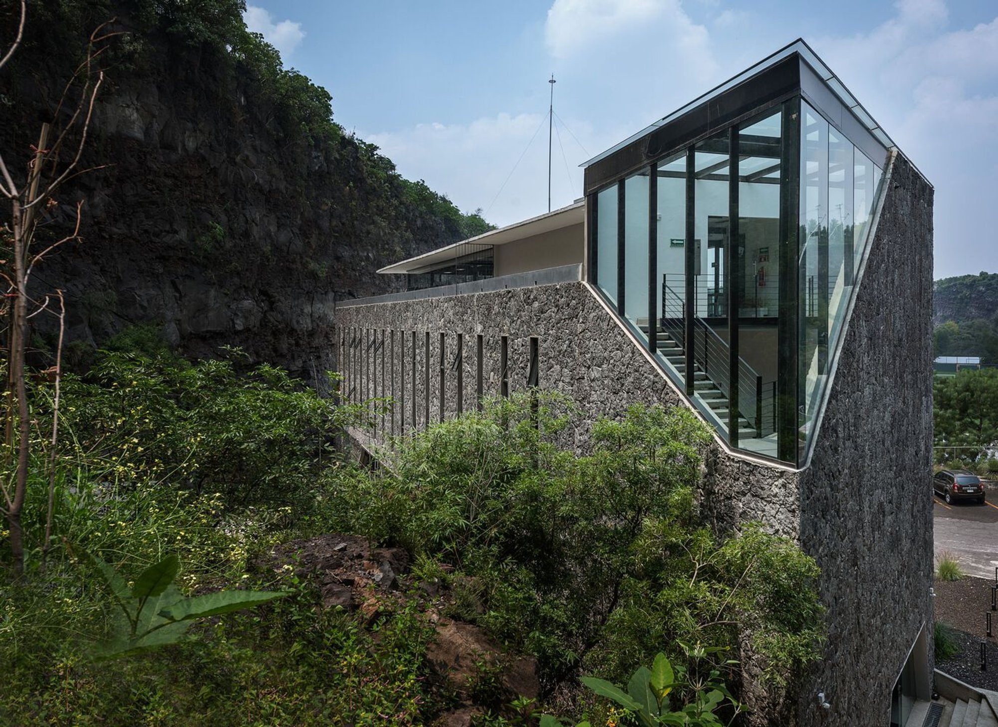 Pumas Clubhouse by DF Arquitectos: A Cutting-Edge Facility for Future Football Stars