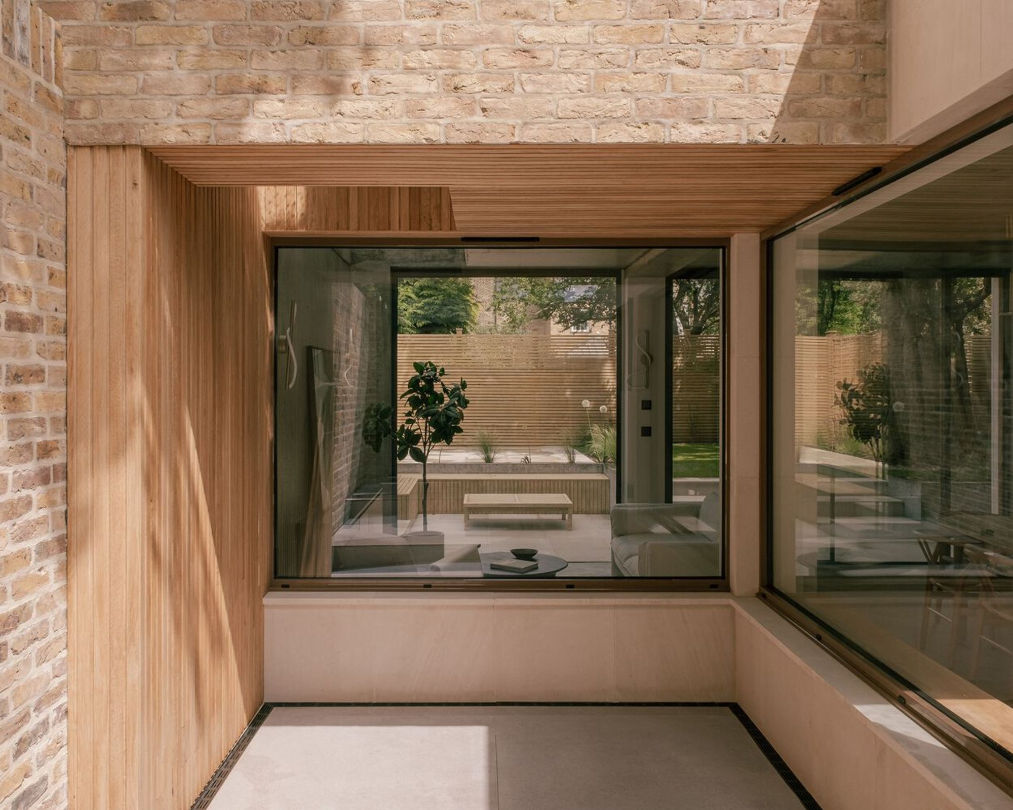 Lee Terrace Home: A Sustainable Mews House Design in London