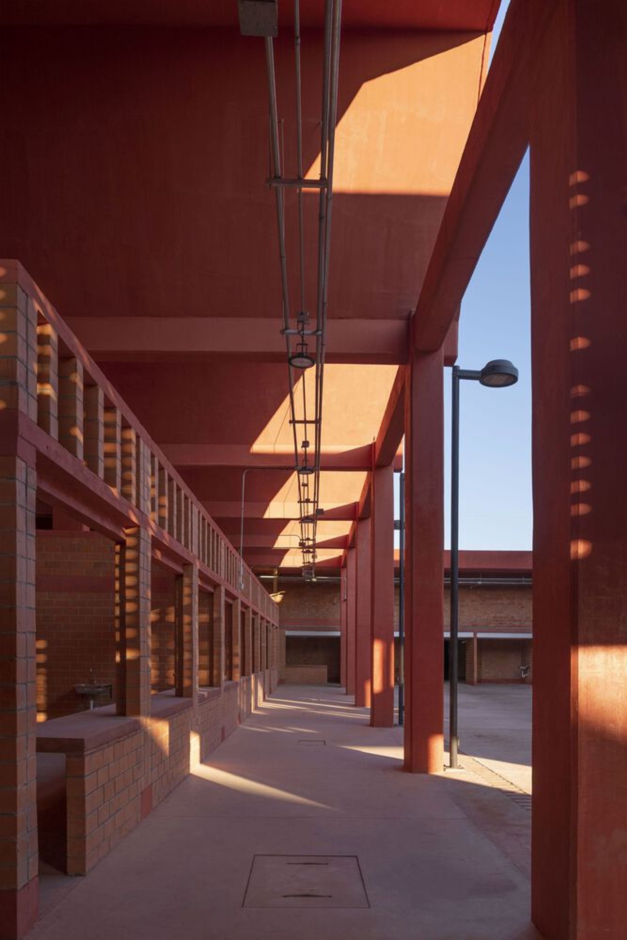 128 Arquitectura y Diseño Urbano Rebuilds a Tabasco Market with Concrete Vaults and Brick Lattice