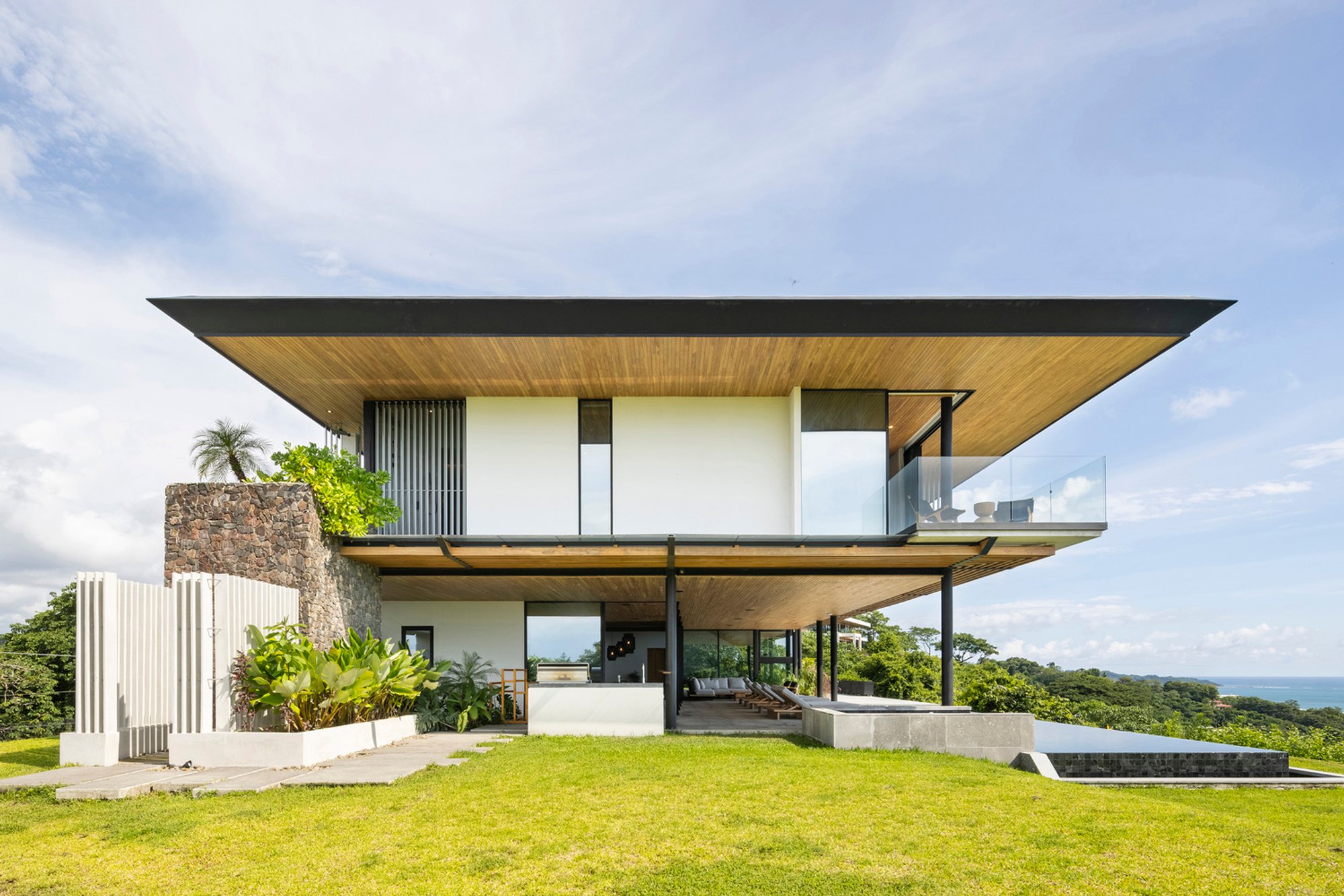 House with a View by Studio Saxe: A Modern Tropical Retreat in Nosara, Costa Rica