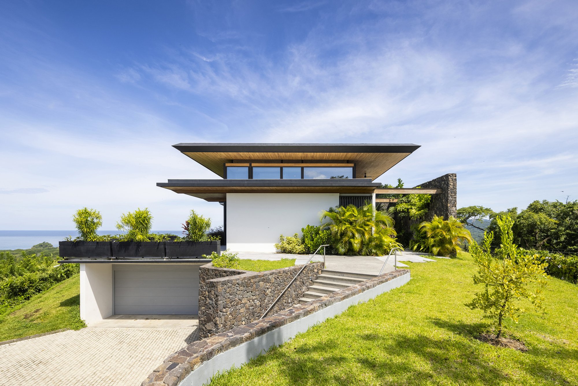 Studio Saxe Frames Ocean and Mountain Panoramas with a Teak-and-Steel Pavilion in Nosara
