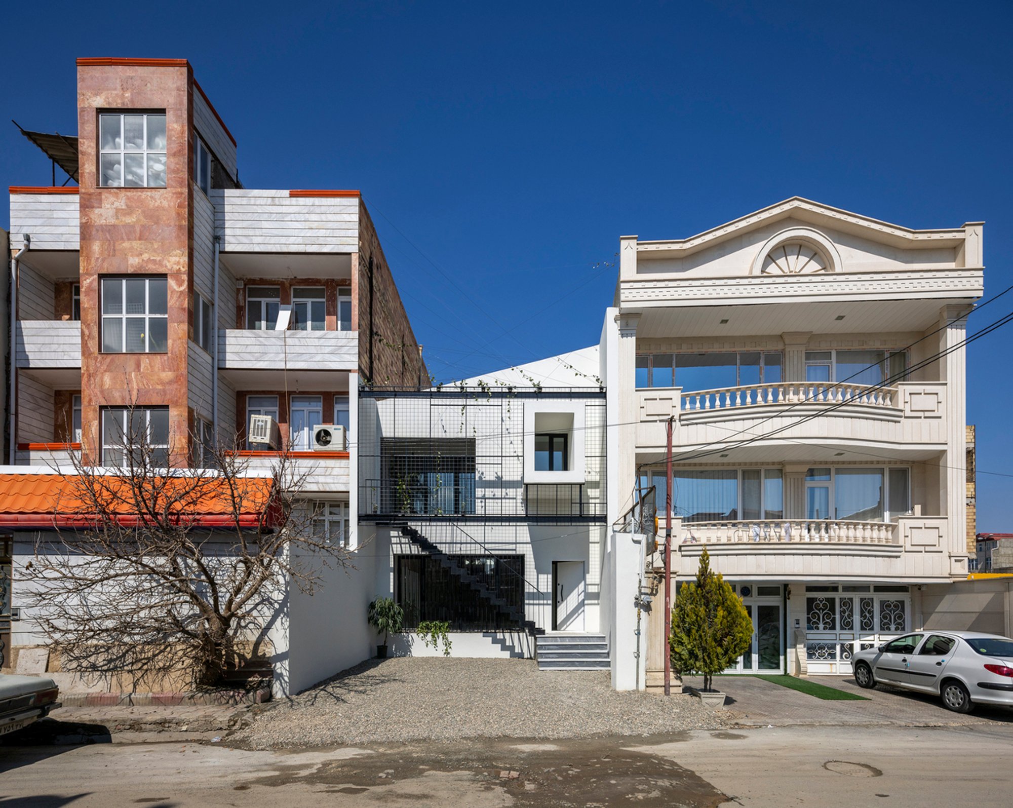 Qarahziya House by Davood Boroojeni Office: A Harmonious Blend of Tradition and Innovation