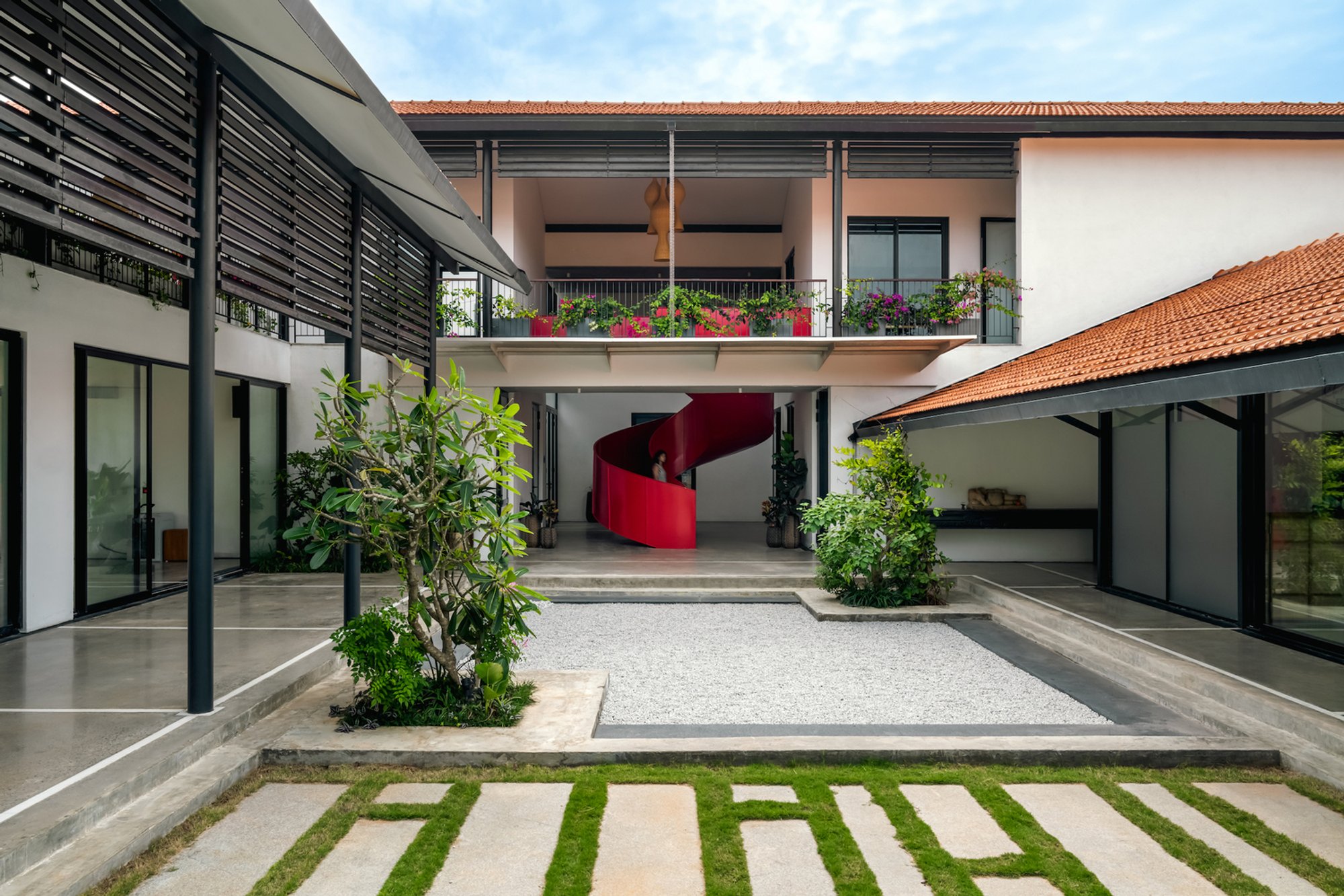 Club of Courts by STUDIO MOTLEY: A Harmonious Blend of Architecture and Nature