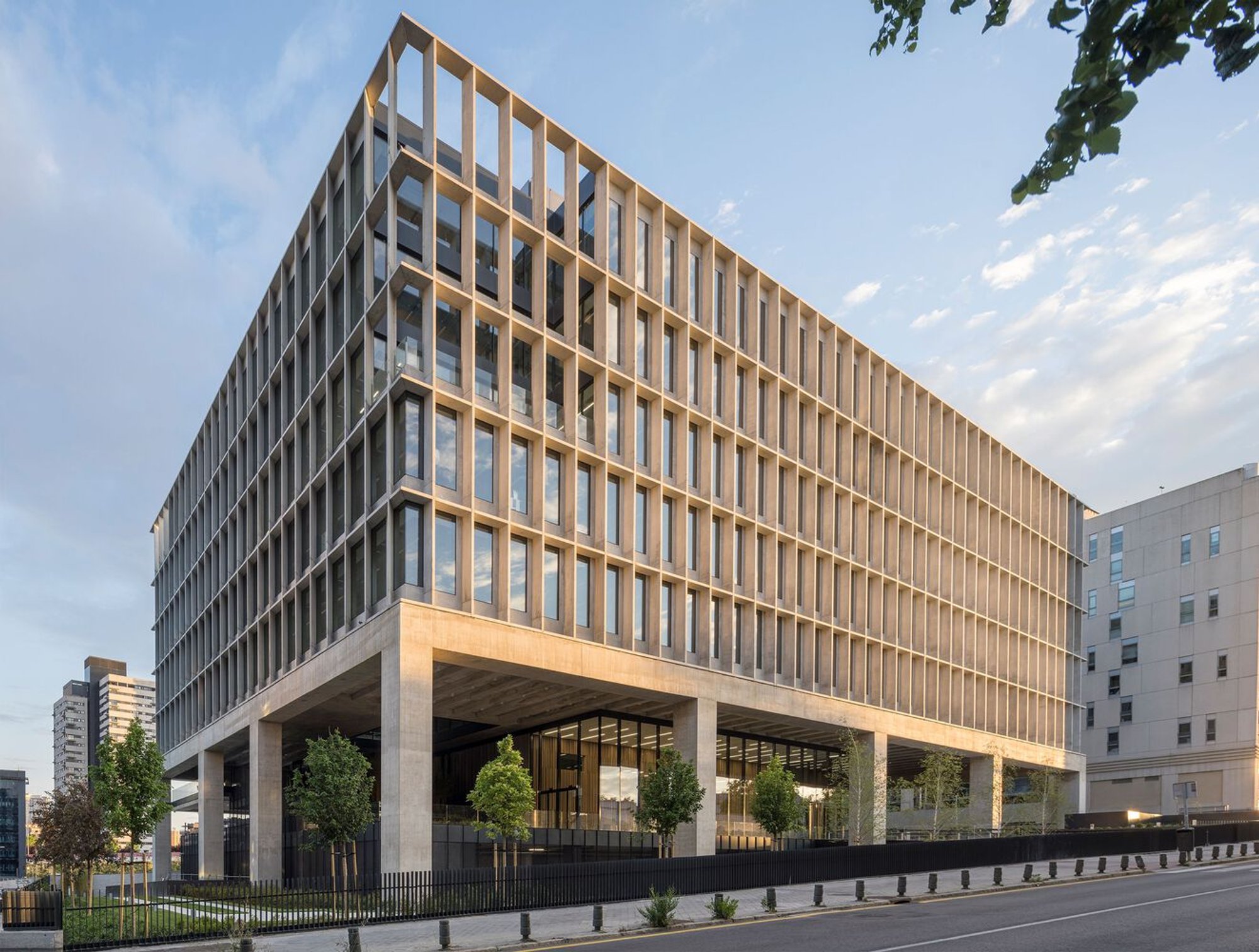 Polaris North Offices: A Benchmark for Sustainable and Efficient Office Architecture