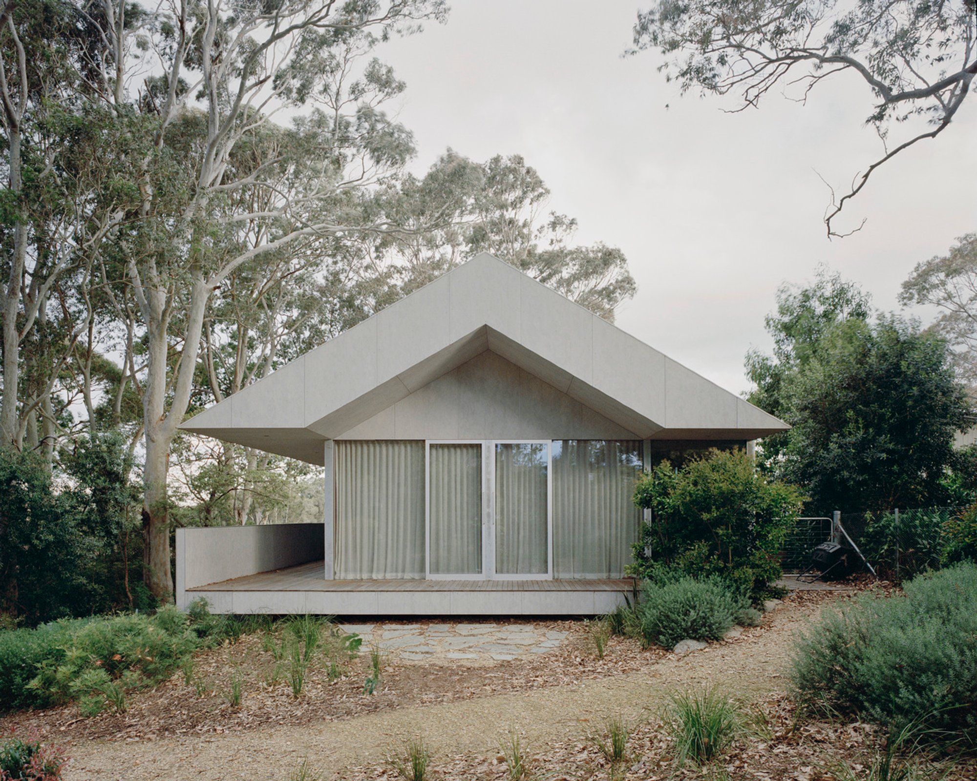 Mossy Point House by Edition Office: A Harmonious Blend of Nature and Architecture