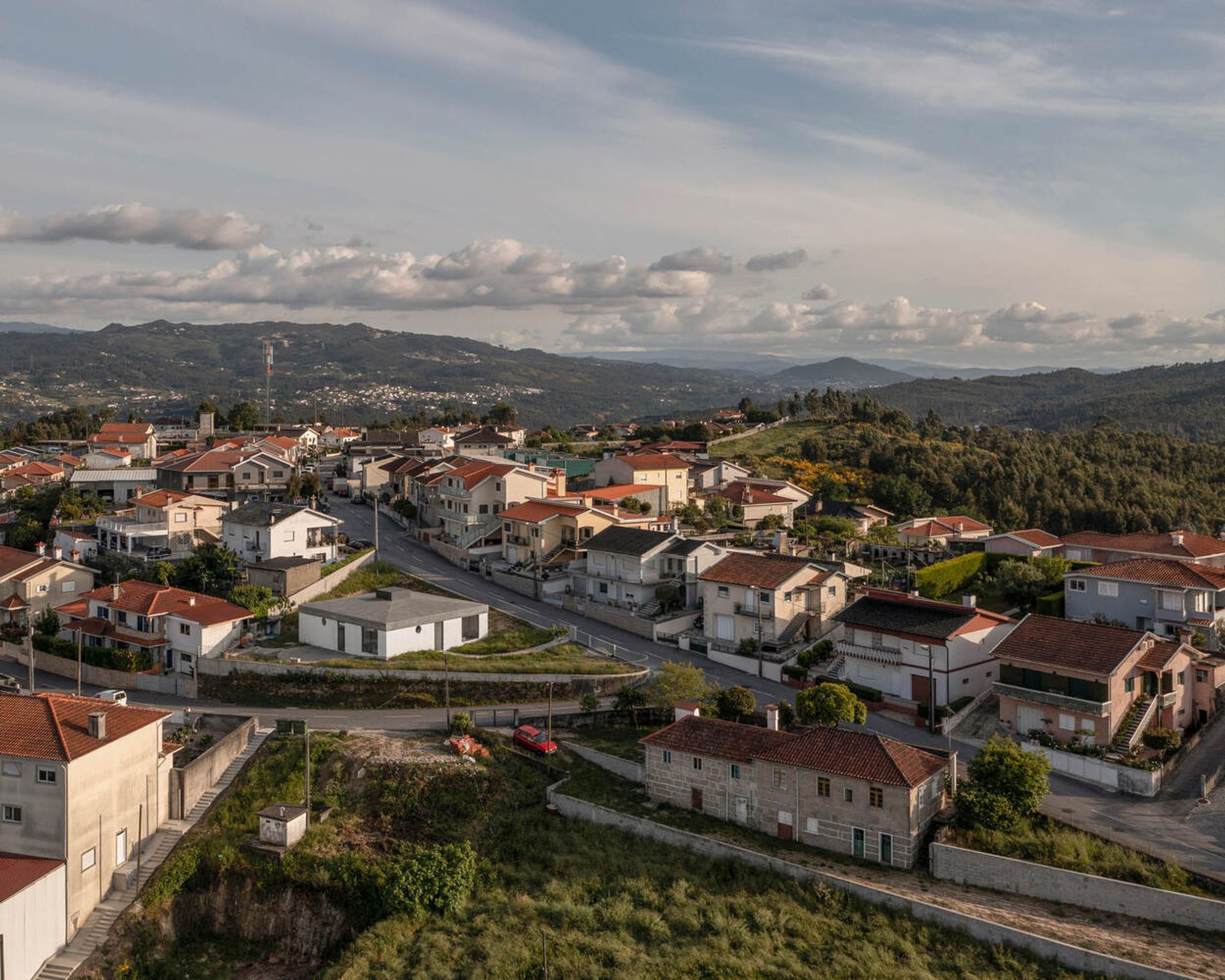 House for Three Generations by fala: A Contemporary Architectural Statement