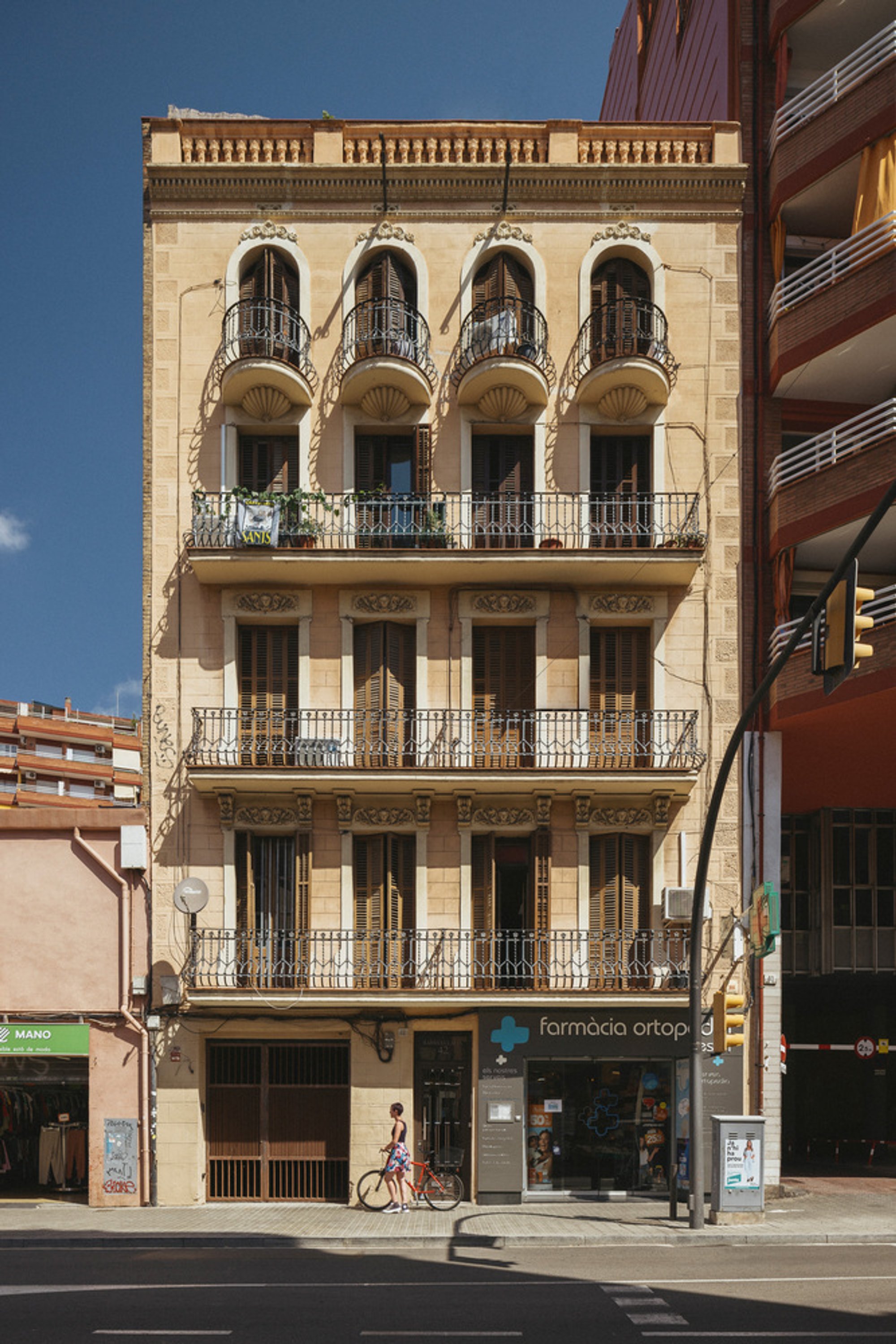 Oasi House: A Sustainable Urban Retreat by MARBÄ Artquitectura & Cálida Lighting