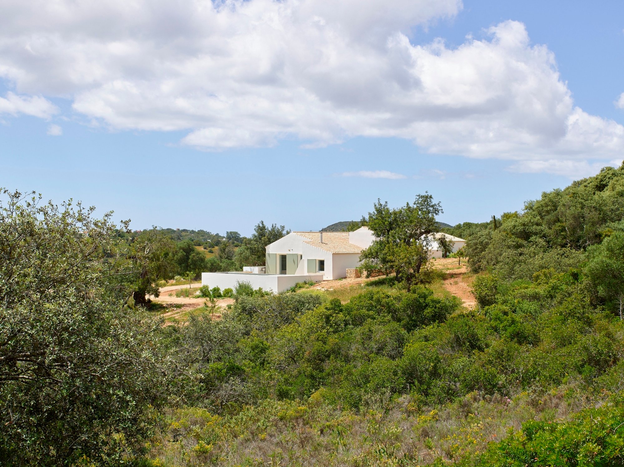 A Harmonious Fusion of Vernacular Algarve Architecture and Contemporary Sustainability