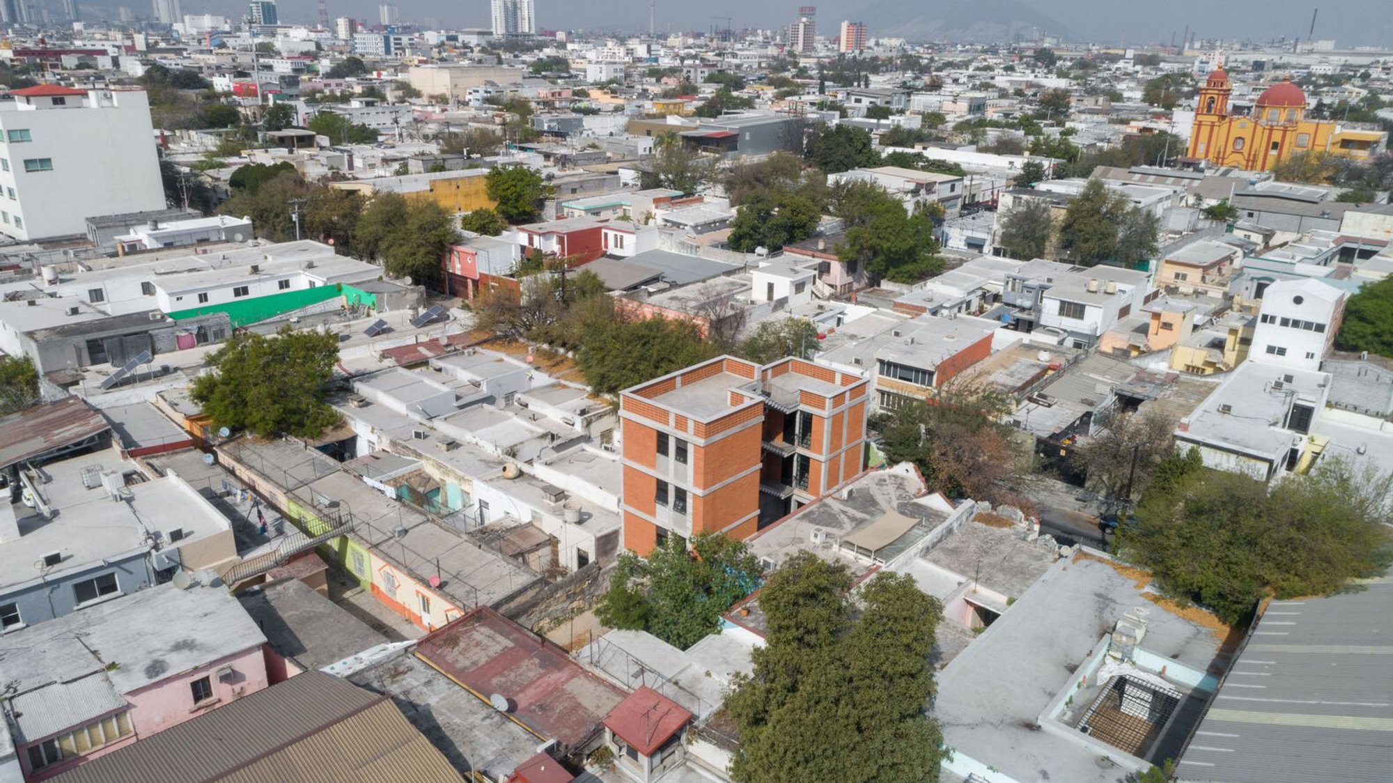 La Luz 1126 Apartment Building: A Contemporary Restoration Honoring Monterrey’s Architectural Heritage