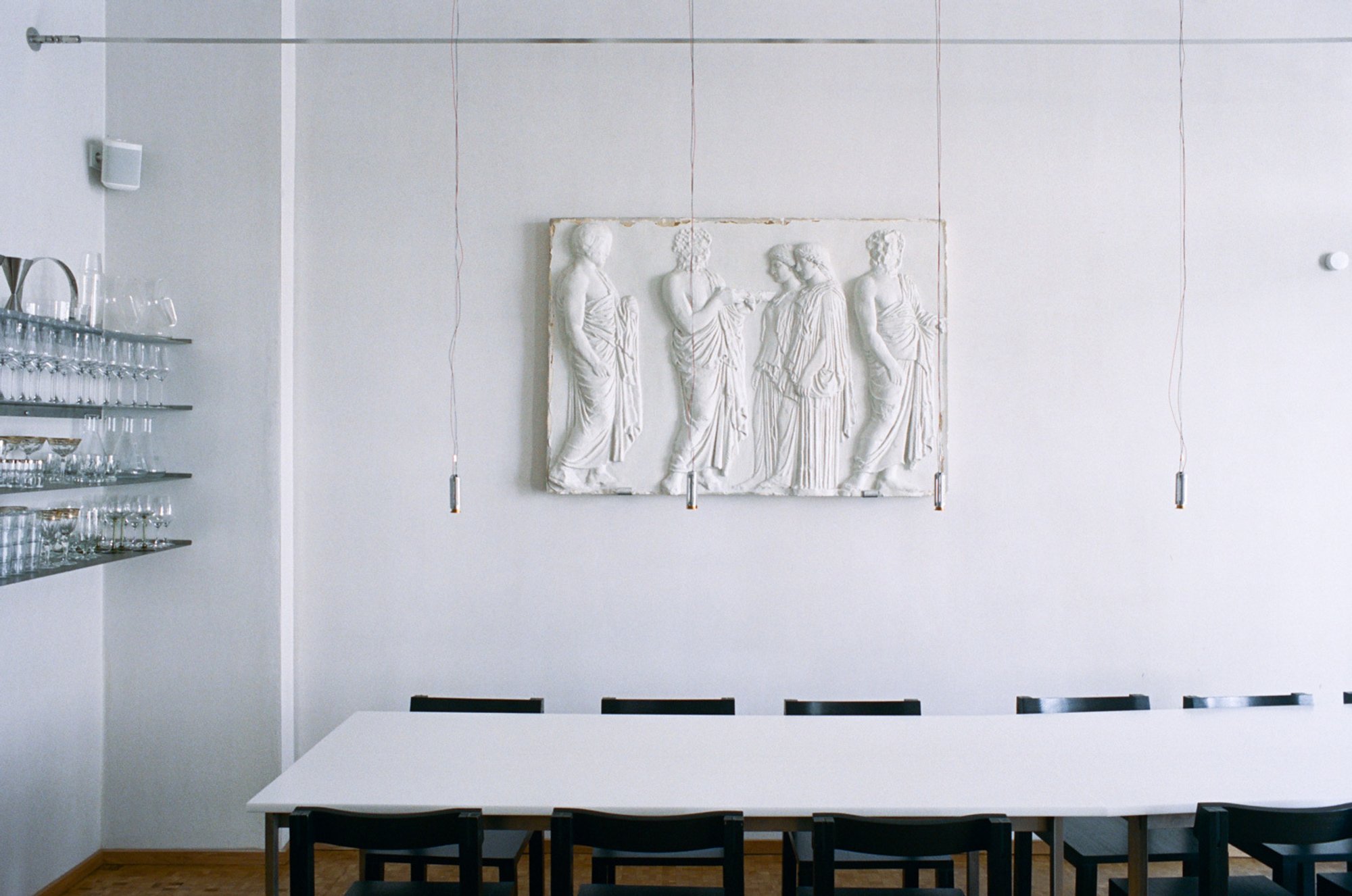 Pars Restaurant by DMtk + Some Place Studio: A Fusion of Minimalist Architecture and Culinary Art