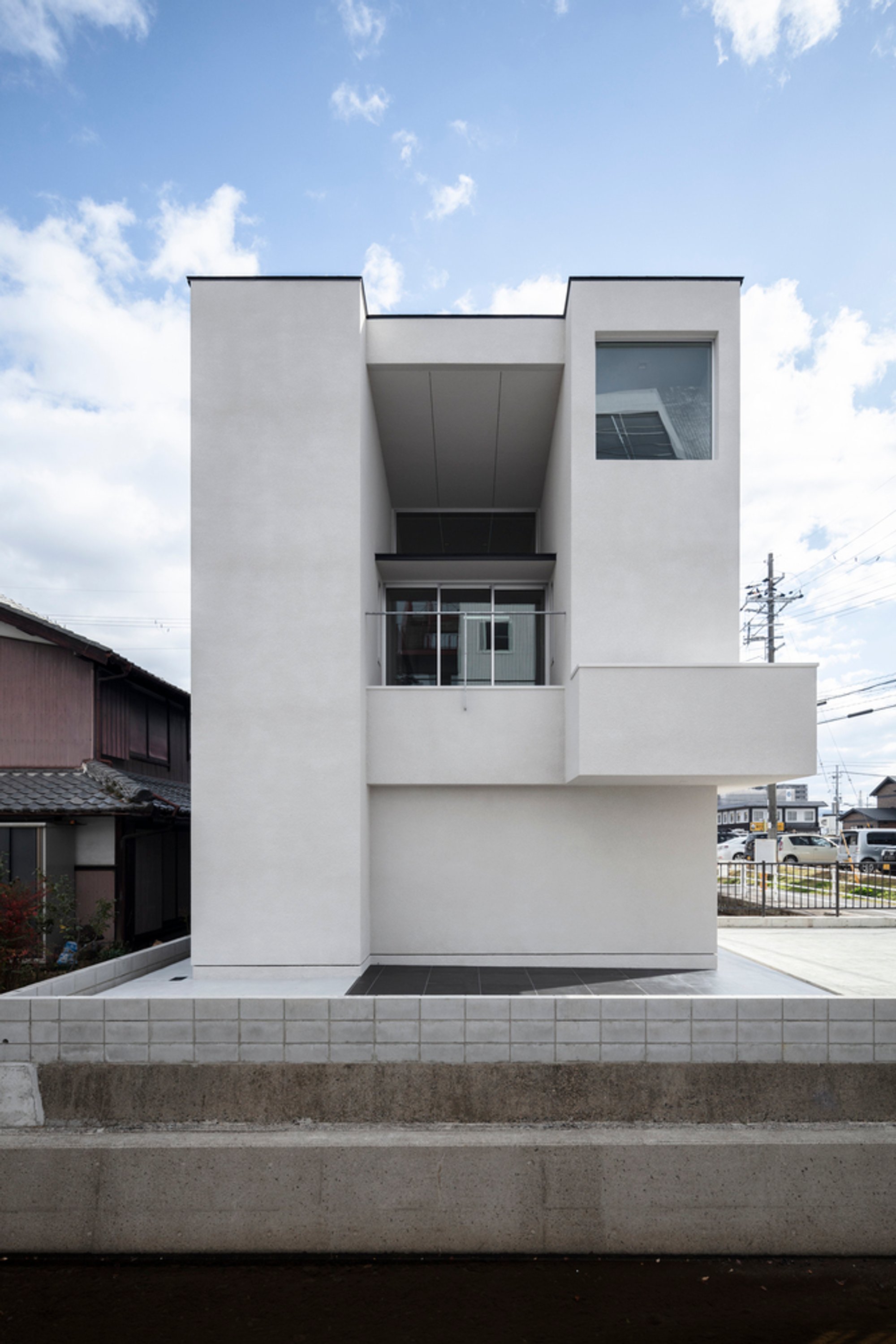 Vista House by FORM | Kouichi Kimura Architects: A Harmonious Blend of Privacy and Openness