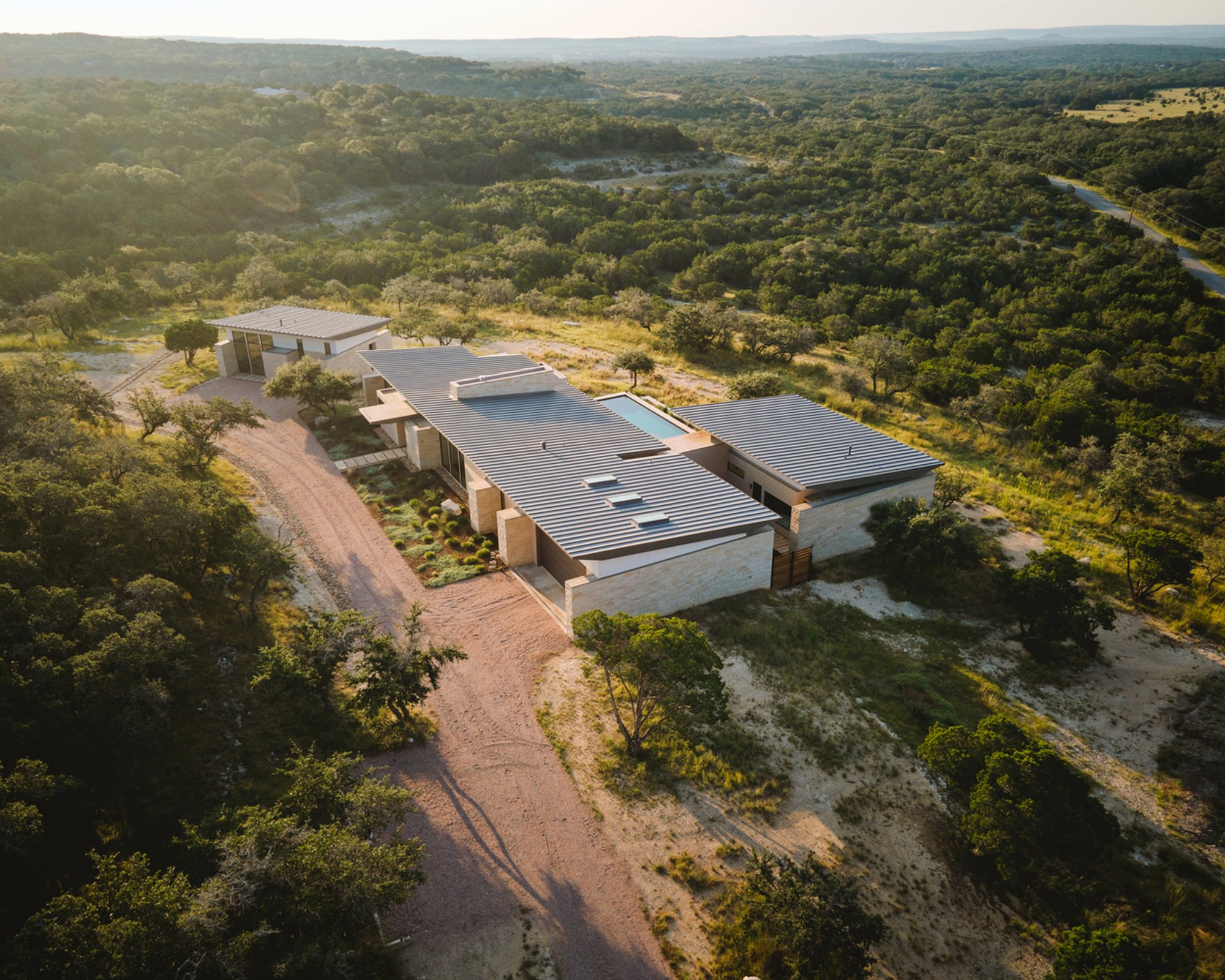 Mount Sharp Residence by Matt Fajkus Architecture: A Harmonious Blend of Nature and Modern Design