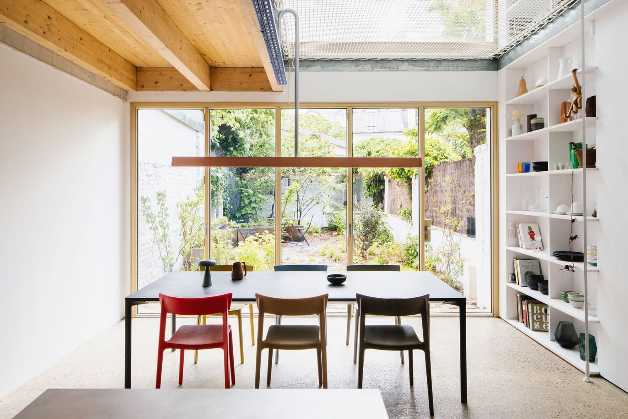 Modern Townhouse Extension: LAC Architecture Redefines Urban Living with a Wooden Expansion