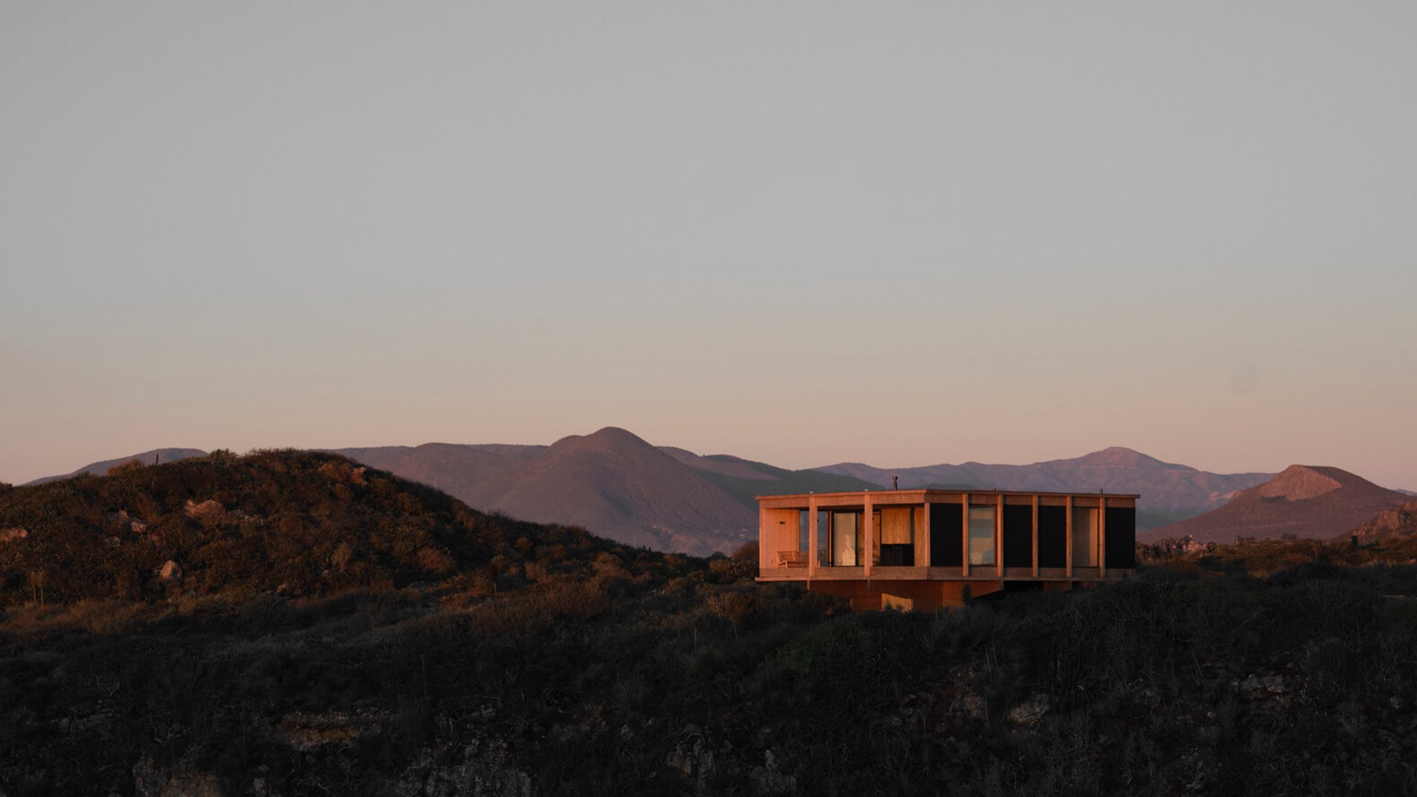 CR House: A Stunning Elevated Coastal Home with Panoramic Ocean Views