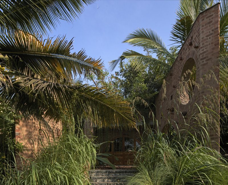 All photographs are works of&nbsp; Edmund Sumner