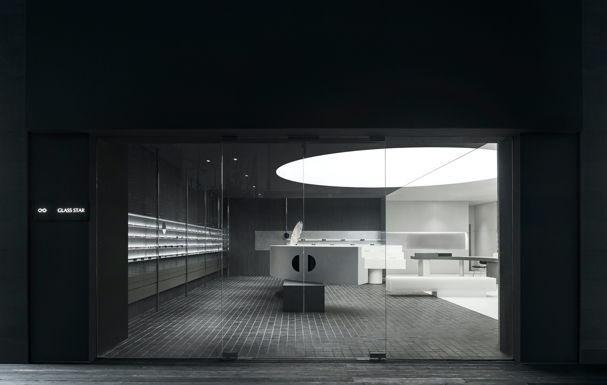 GLASS STAR Eyewear: A Minimalist Retail Store Design That Blends Art and Functionality