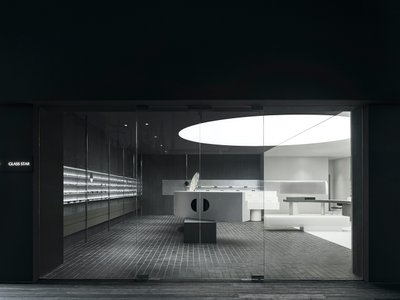 GLASS STAR Eyewear: A Minimalist Retail Store Design That Blends Art and Functionality
