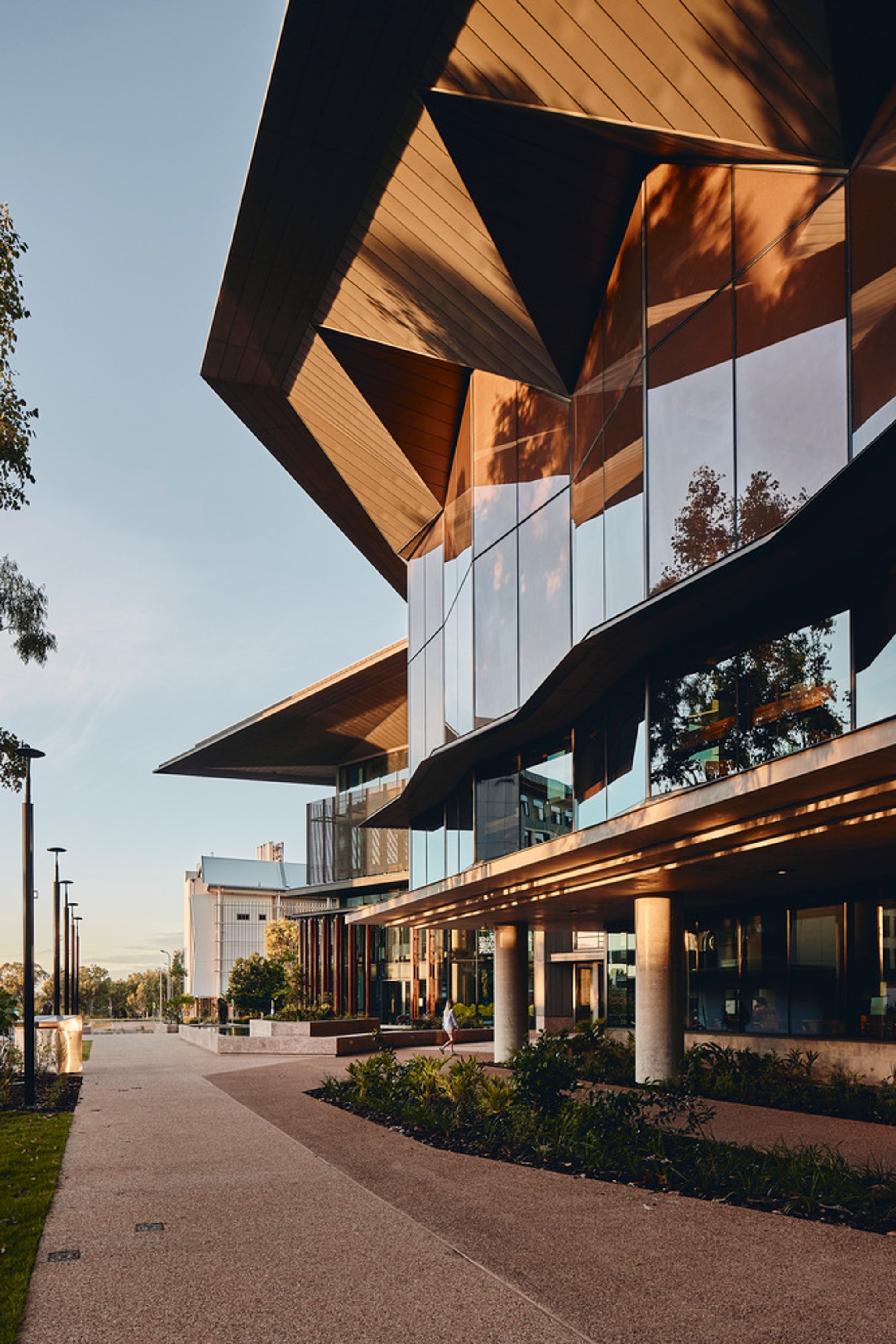 James Cook University Engineering & Innovation Place: A Model for Sustainable and Collaborative Learning
