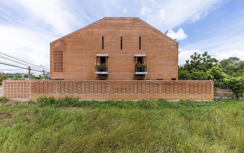 All photographs are works of&nbsp;Hiroyuki Oki