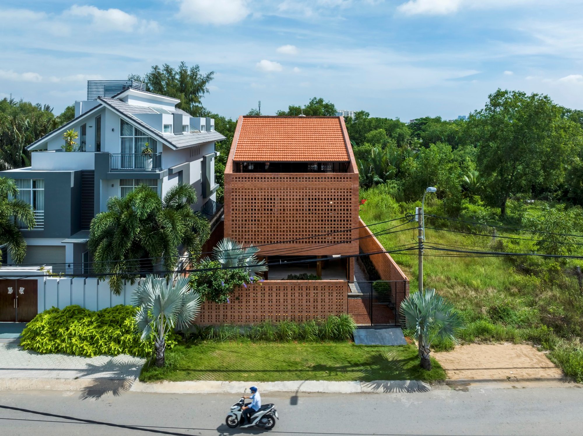Nhà Bè House by Tropical Space: A Tranquil Retreat Rooted in Nature