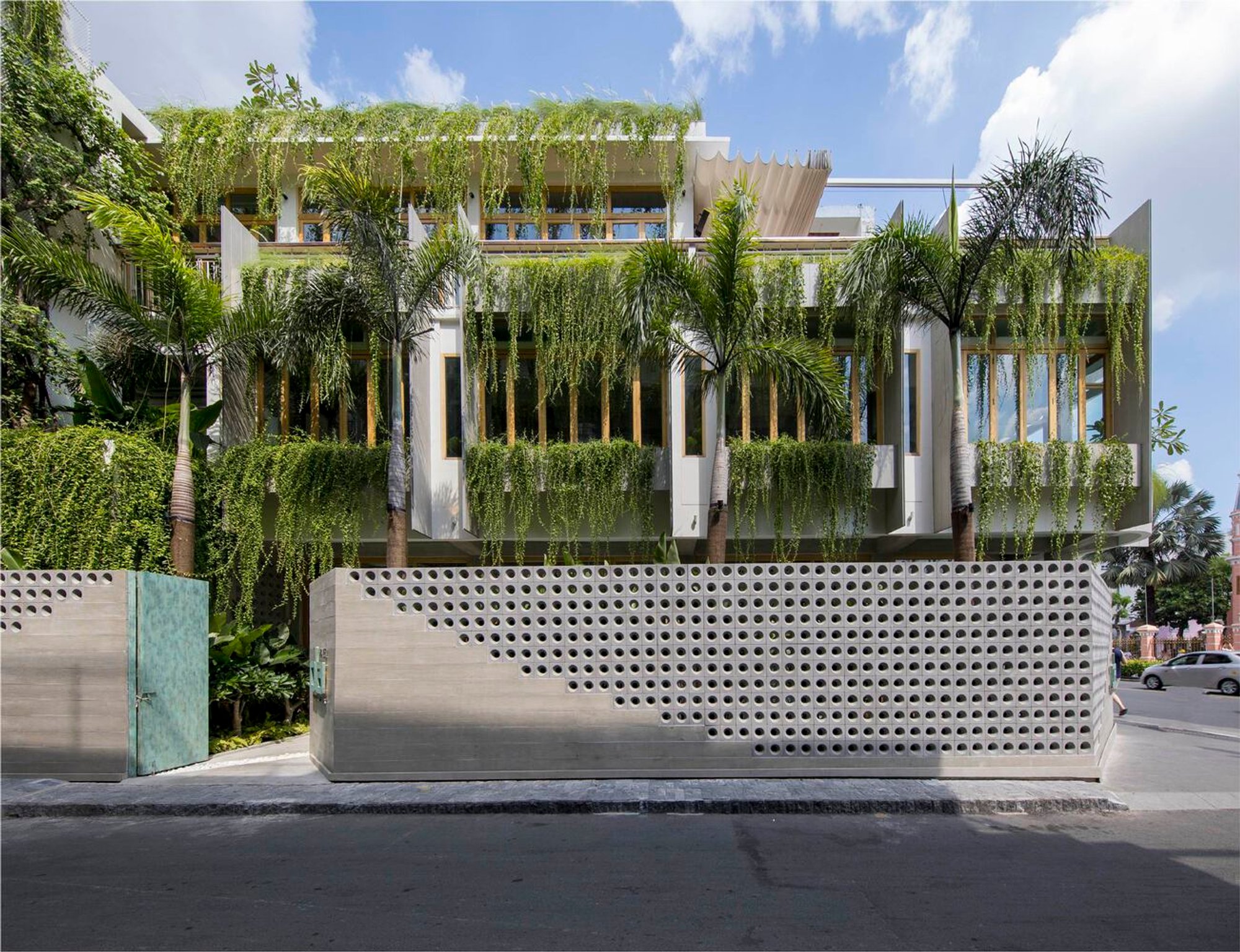 Ola Hale Restaurant & Bar: A Harmonious Fusion of Hawaiian and Vietnamese Cultures