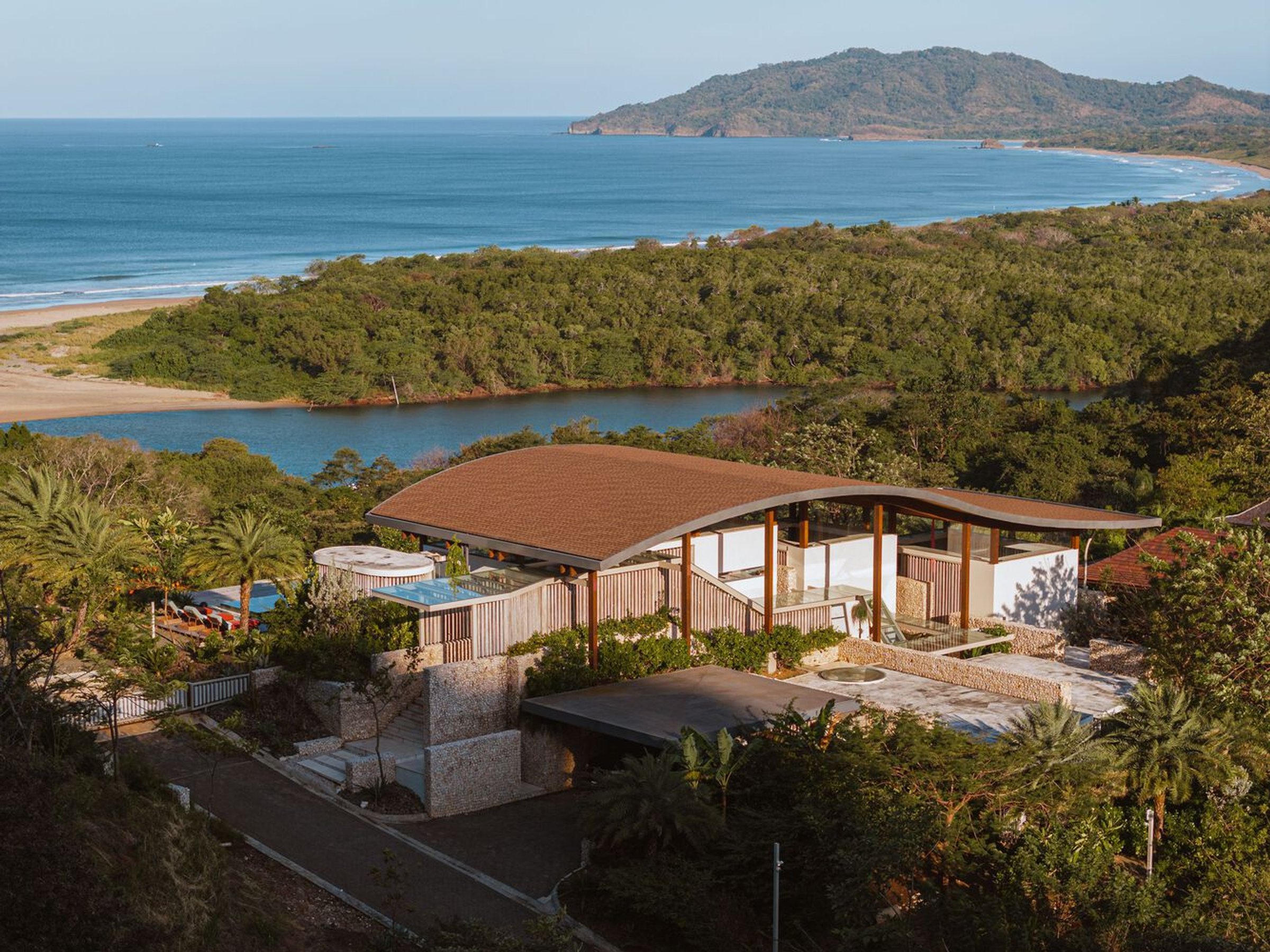 Biophilic Architecture in Modern Homes: The Vision Behind Villa Áurea by Studio Saxe