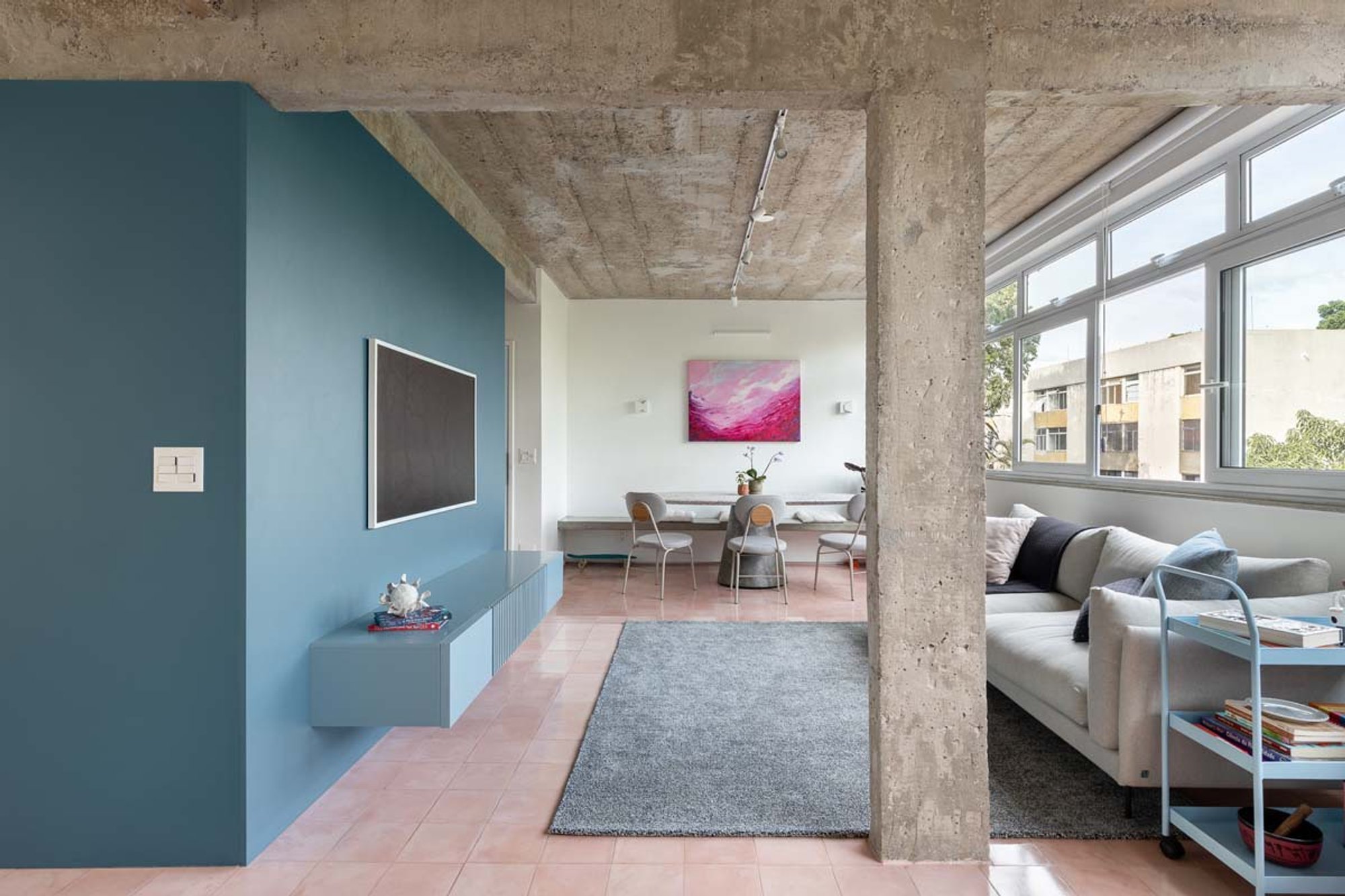 Fit Apartment by CoDA Arquitetura: A Spacious and Flexible Urban Retreat