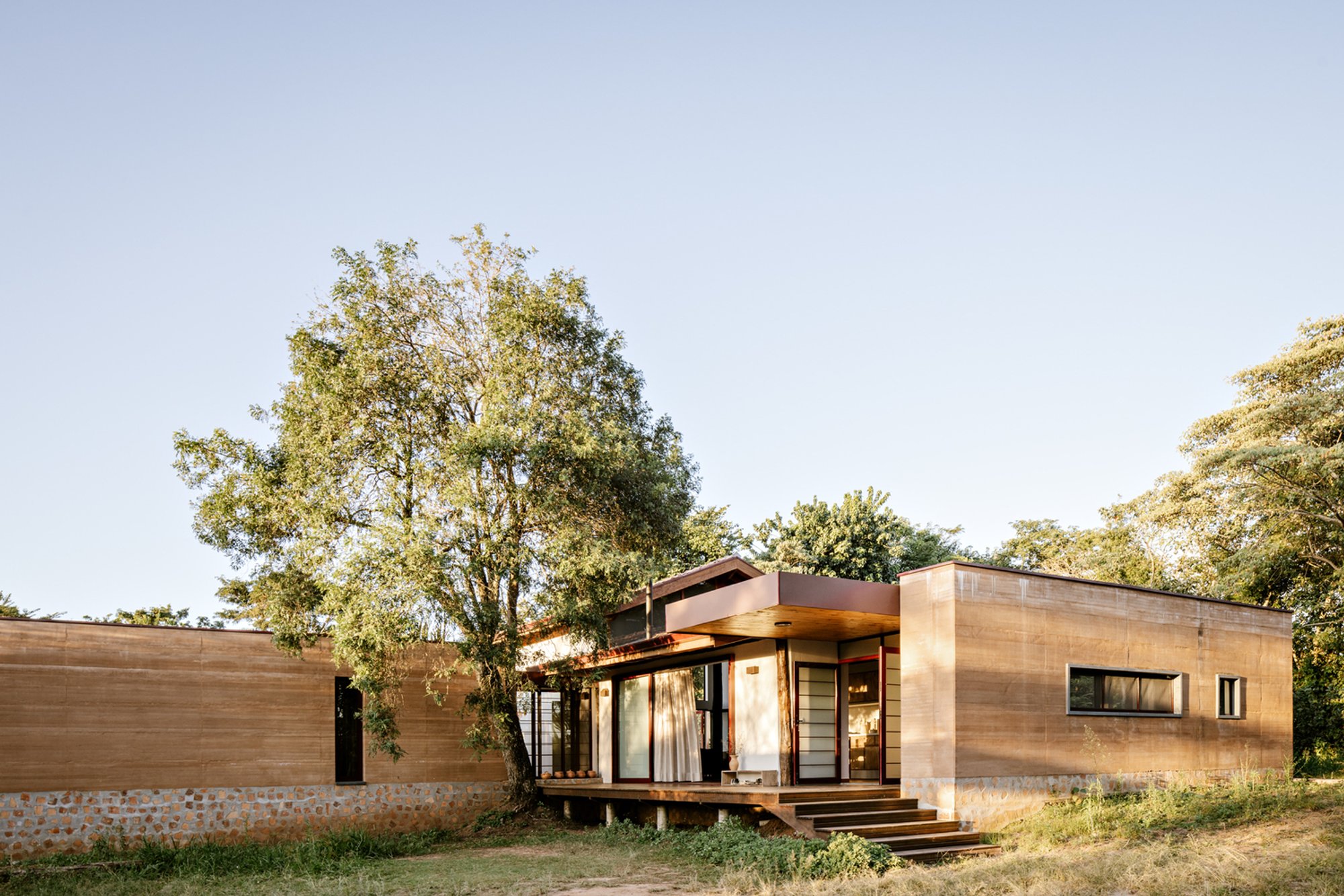 Hibiscus House by F.studio Arquitetura + Design: A Sustainable Retreat in Brazil