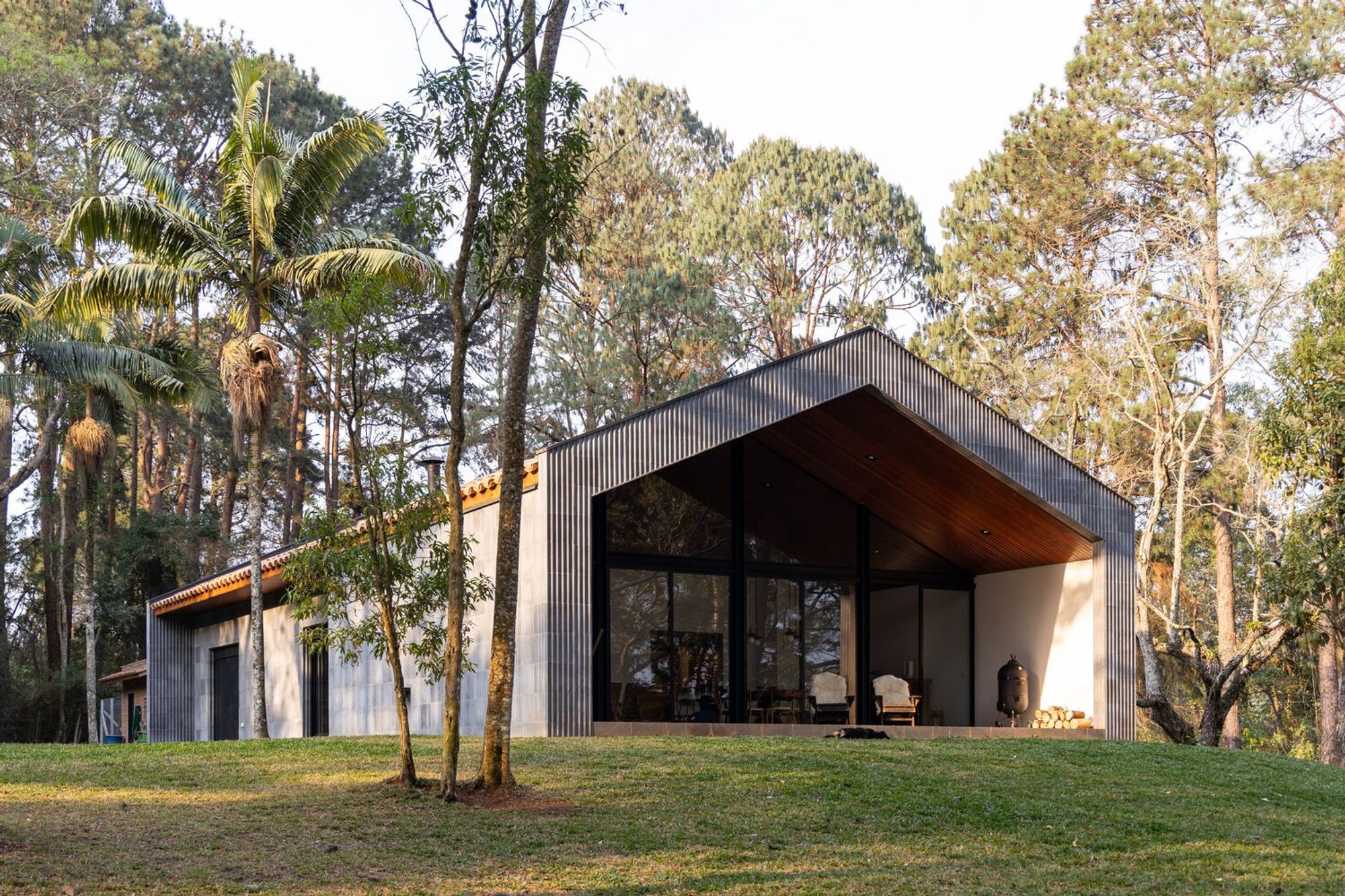 House Lhama – Sítio Toca do Tatu by Luiz Paulo Andrade Arquitetos