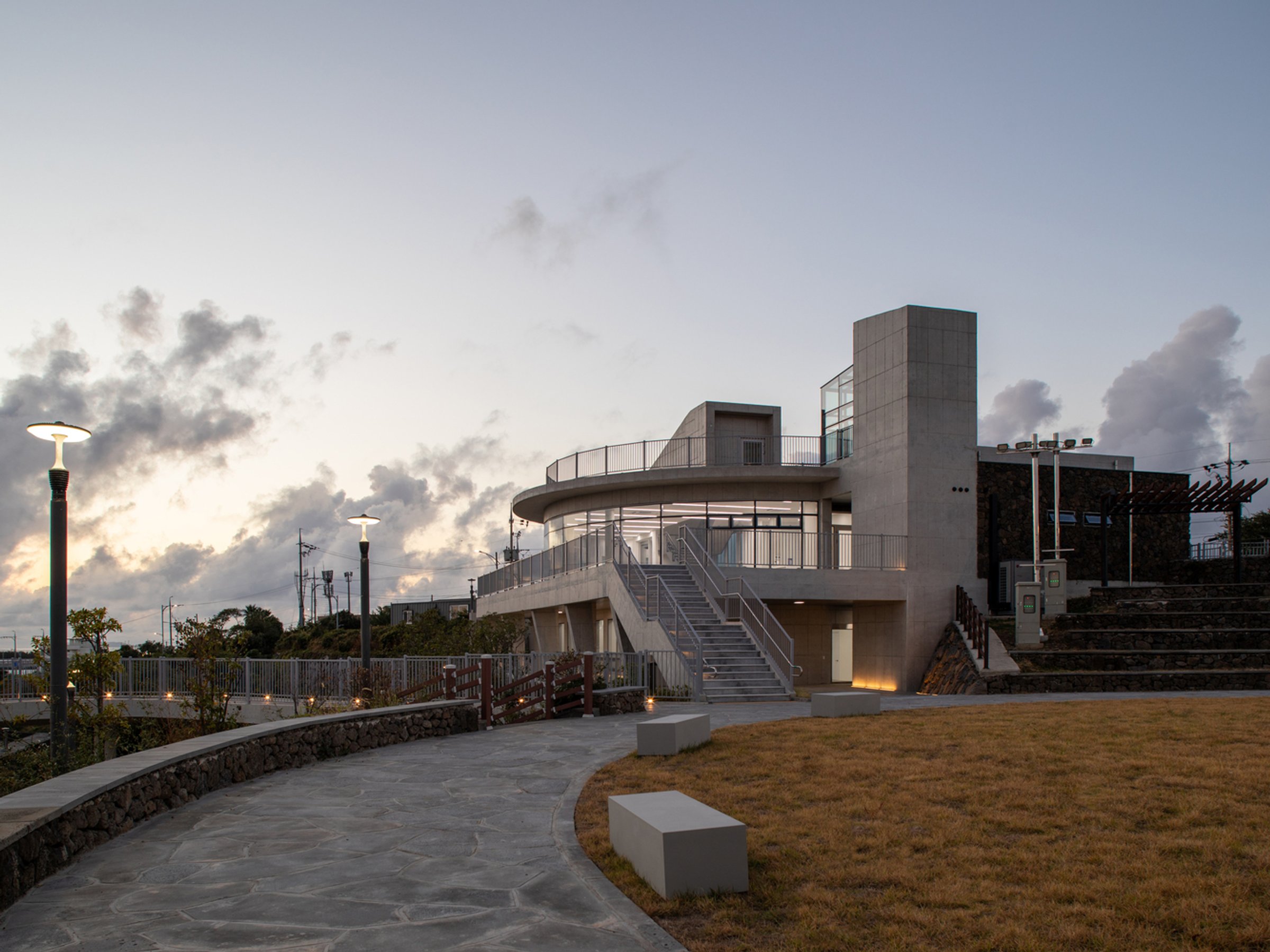 Circular Architecture Design: The Vision Behind Circular Loop by HaengUnSiWoo Architects