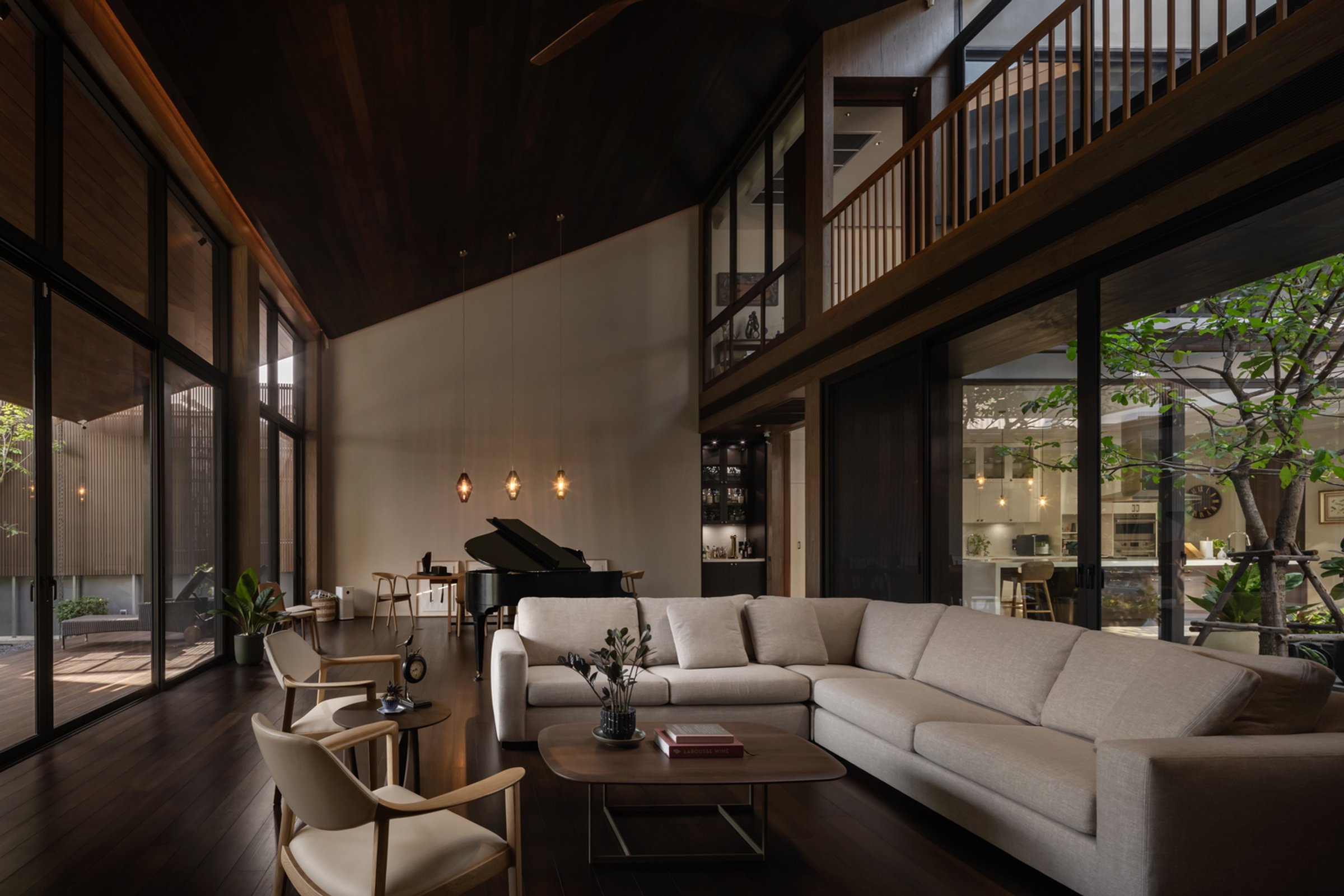 Modern Sloped Roof House: Roof House by IF (Integrated Field)