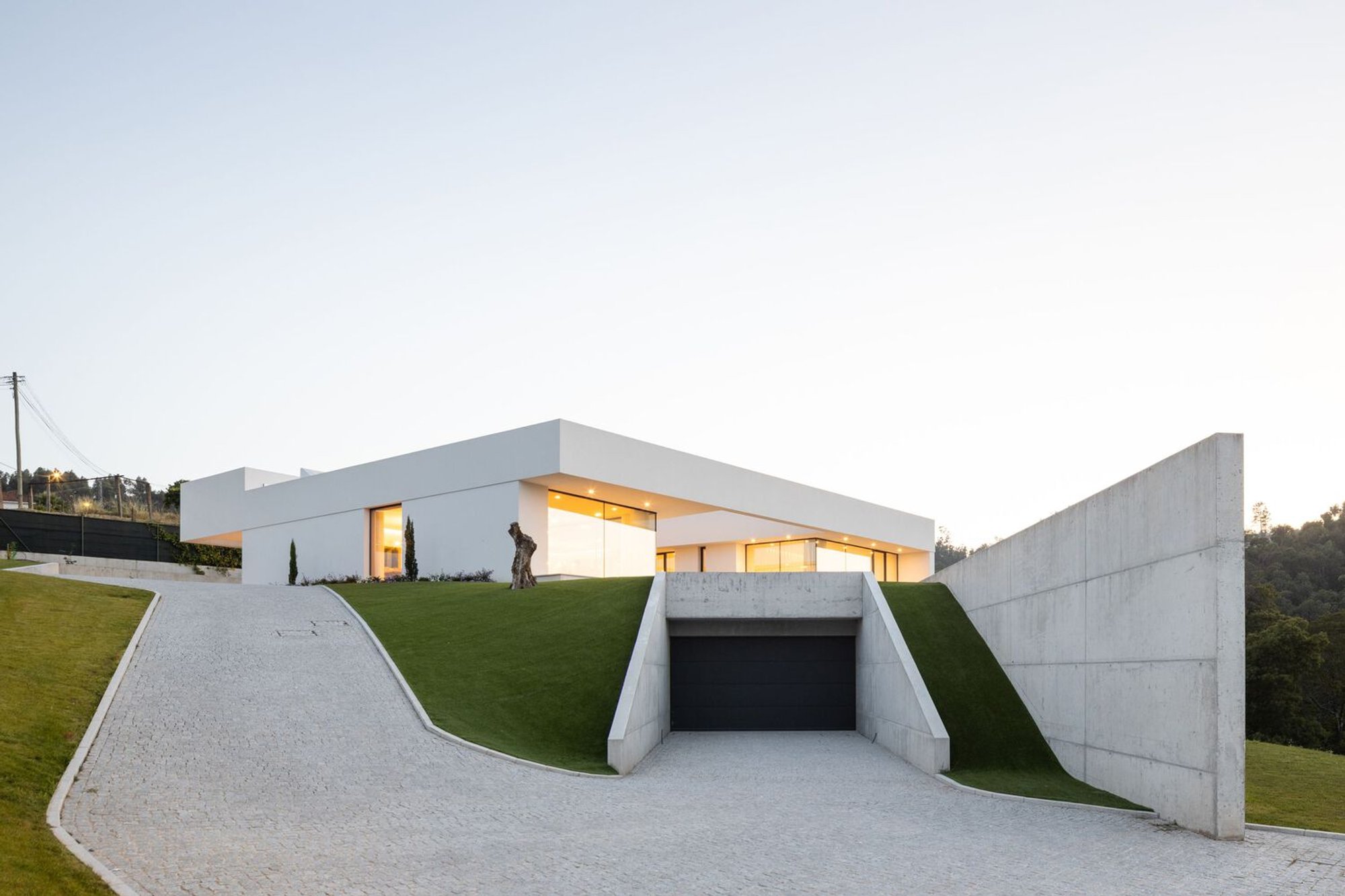 House in Douro Valley by Logoexisto | Paz da Costa Arquitetura + Interiores
