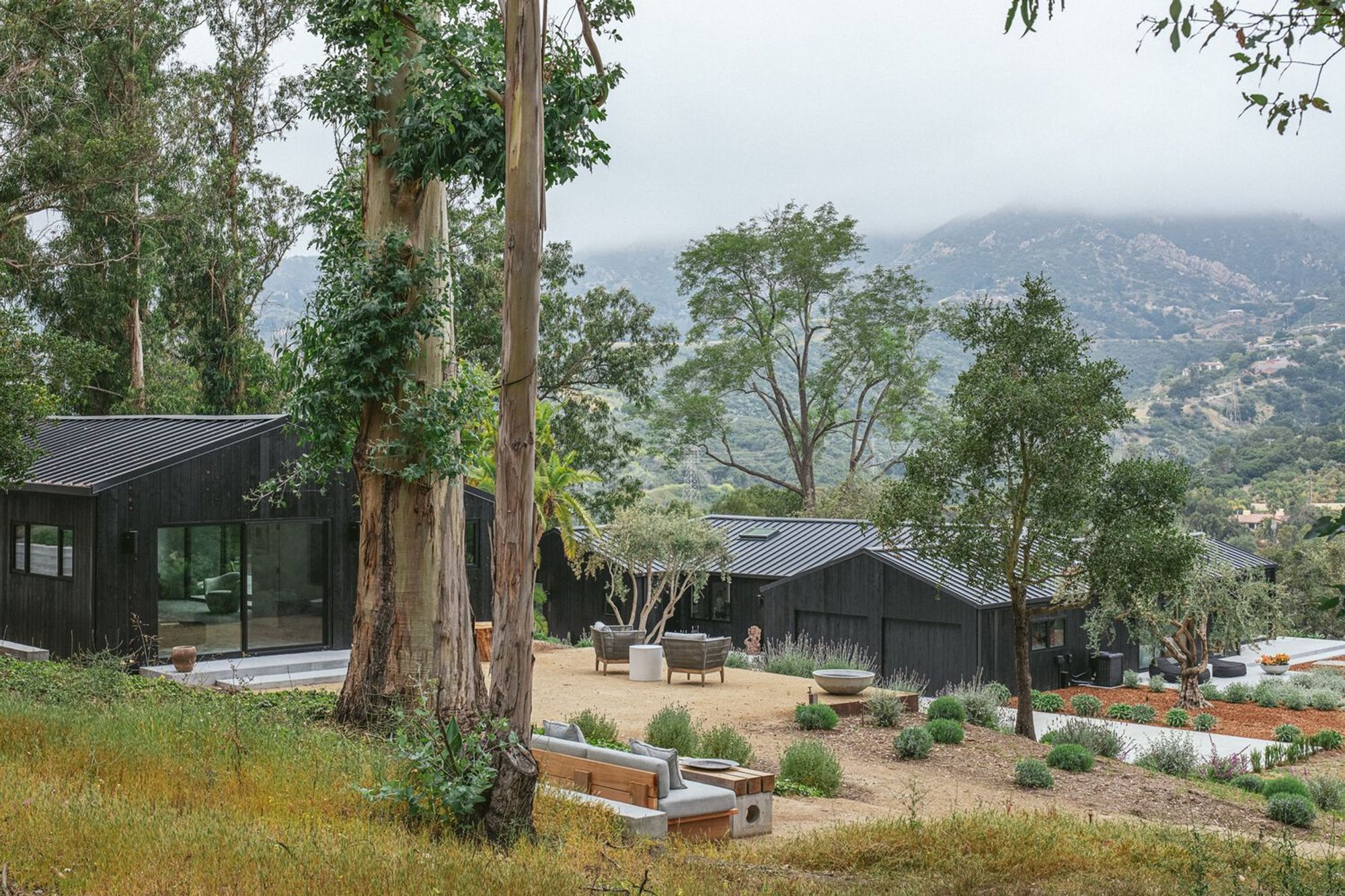 Vista Residence by Anacapa: A Harmonious Blend of Modernism and Nature