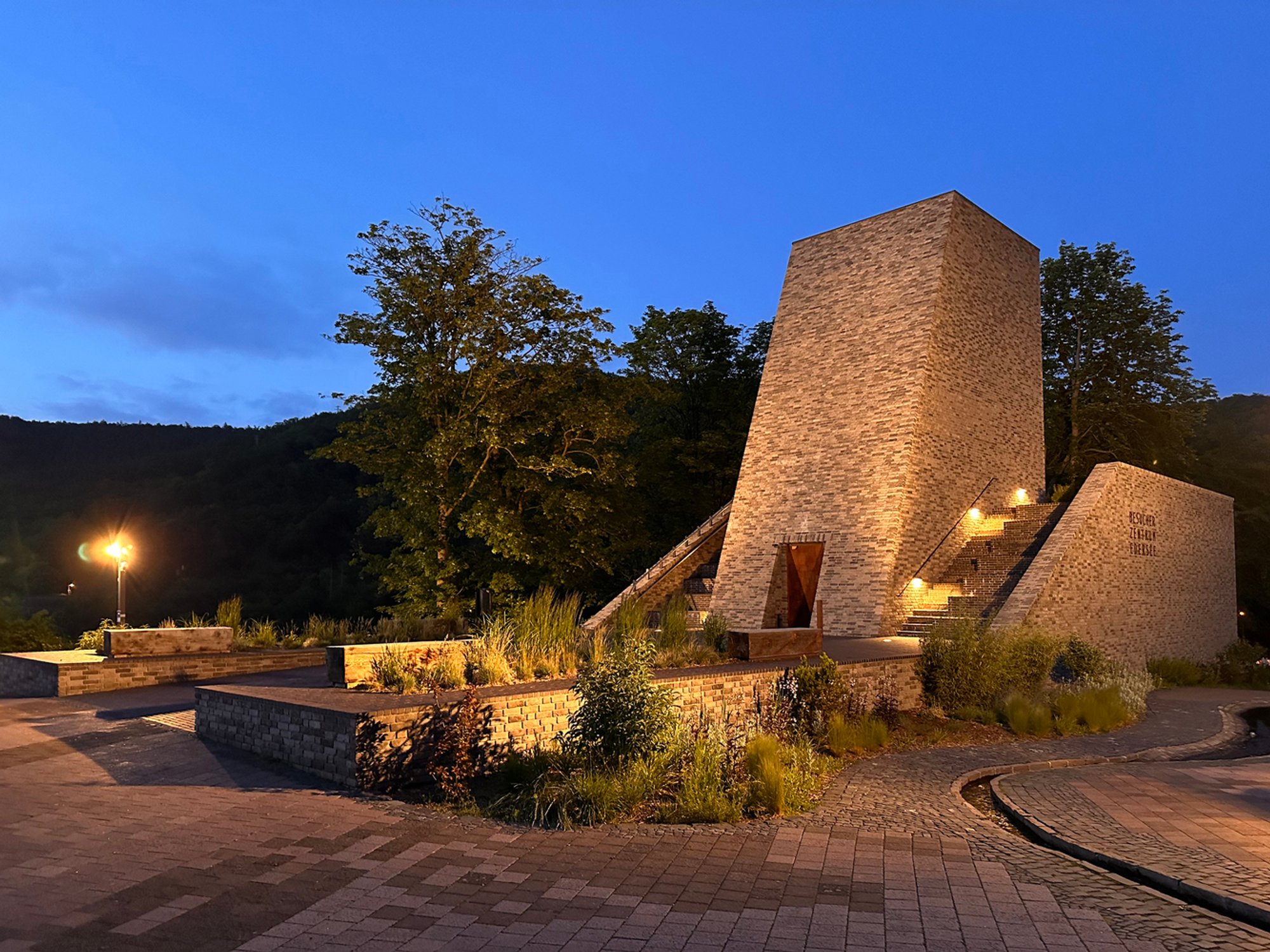 Stones Water Light: A Landmark of Sustainable Visitor Center Architecture
