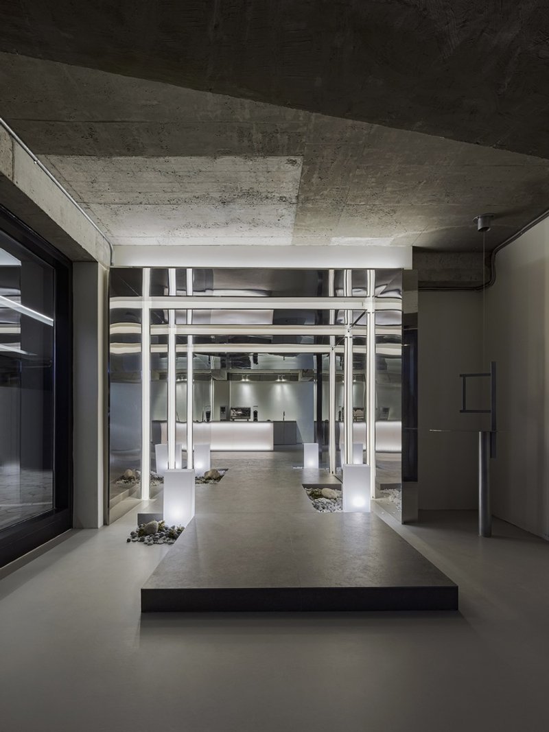 All photographs are works of&nbsp;Yongjoon Choi