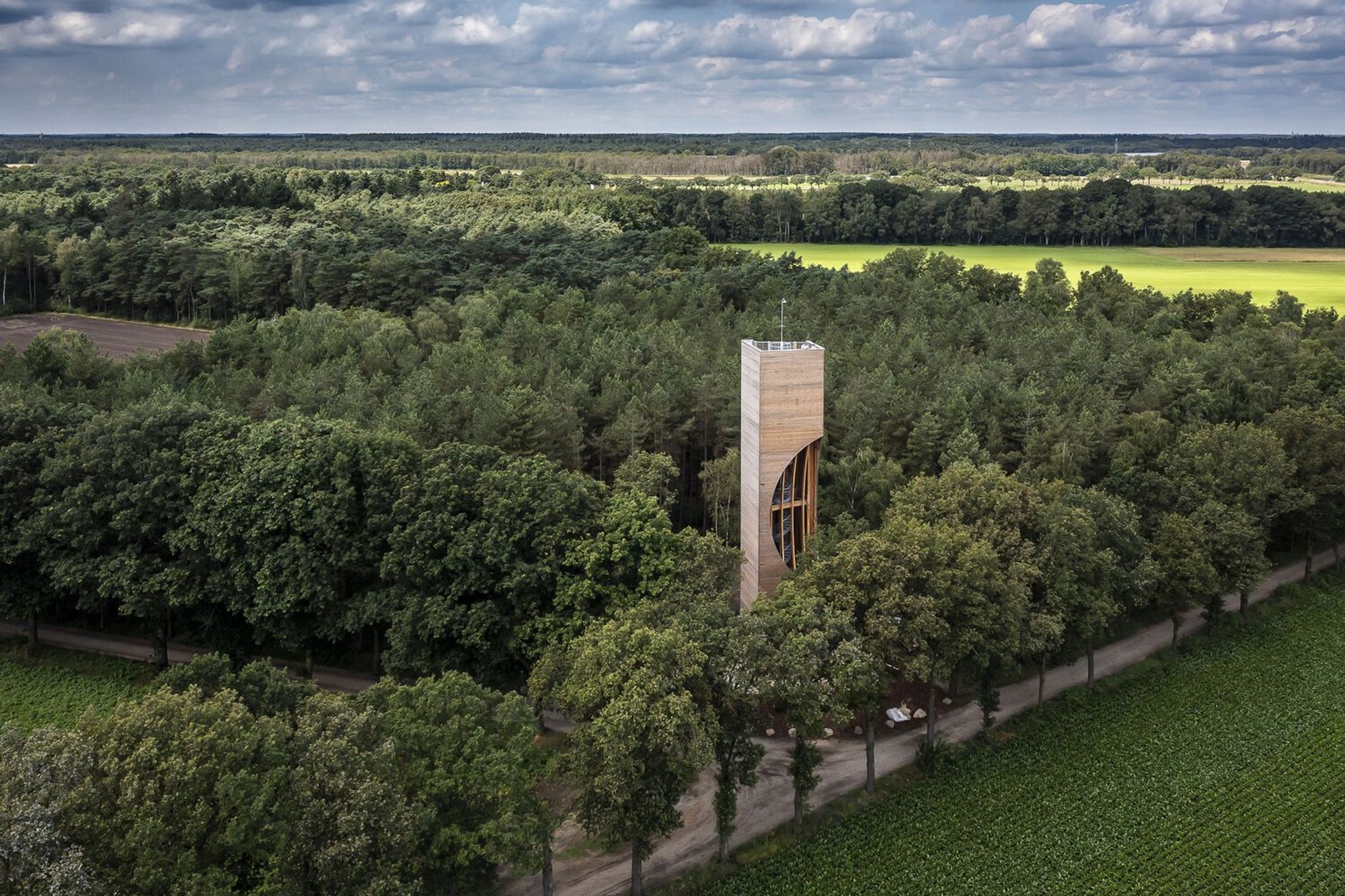 Watchtower Einderheide: A Sustainable Watchtower Design That Blends Architecture and Ecology