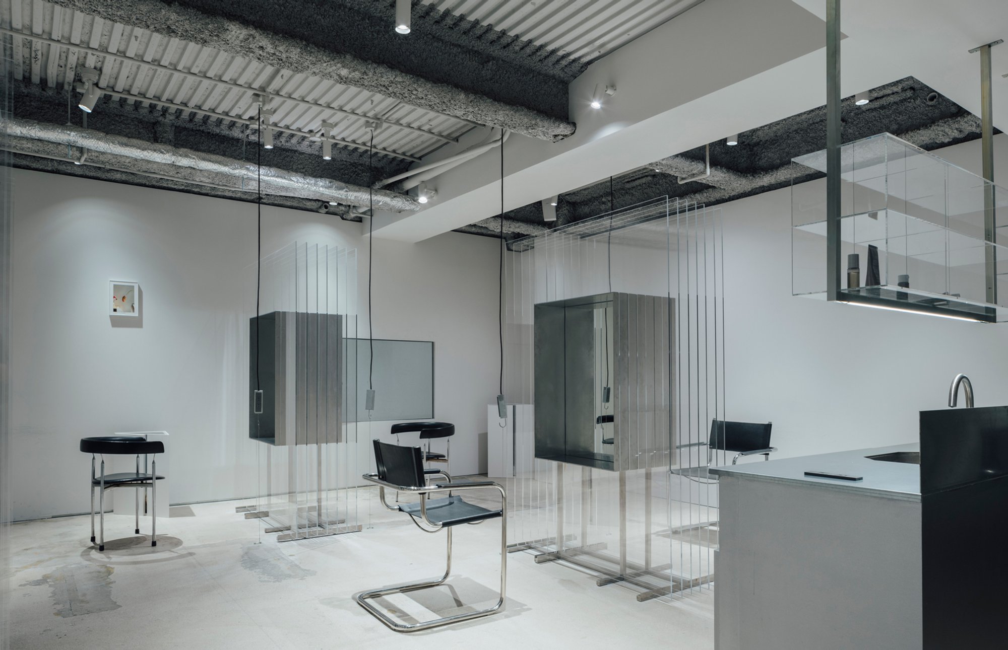 Minimalist Salon Interior Design: Hair Salon 1975 by FATHOM in Hiroshima