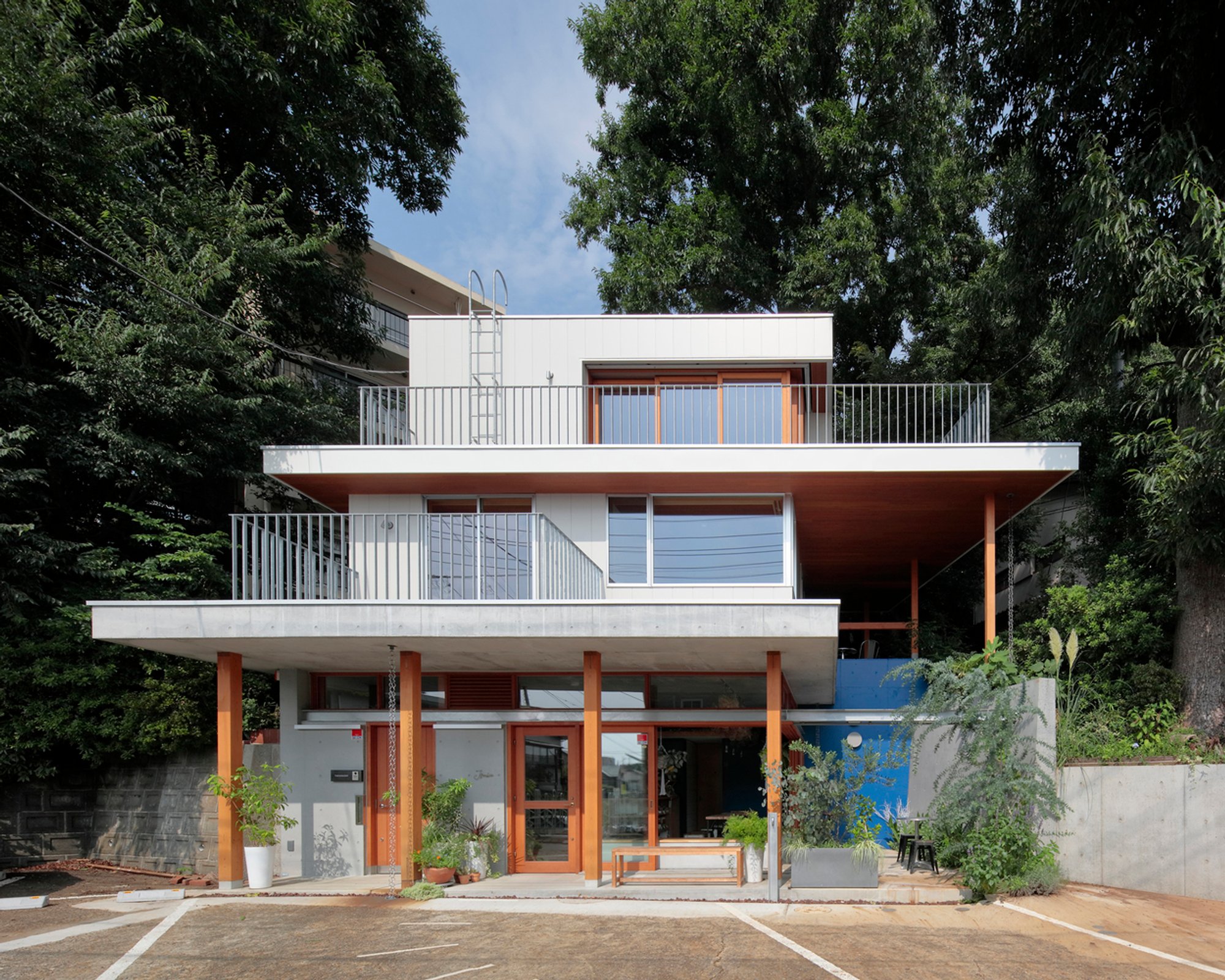 TAKAASHIROU House and Pastry Shop: A Harmonious Blend of Architecture, Nature, and Local Culture