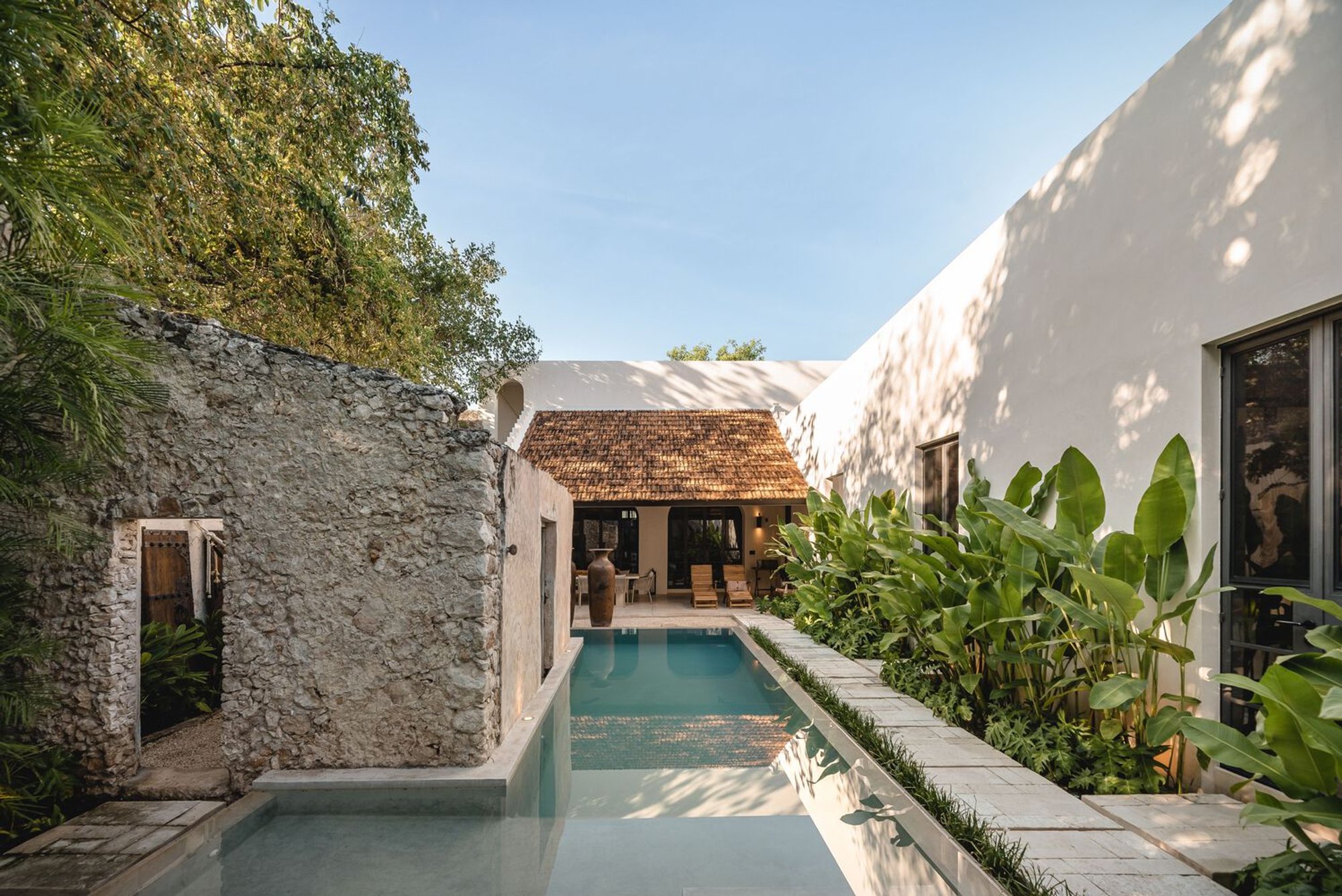 Improved House by Oriundo Taller: A Harmonious Blend of Tradition and Tropical Modernism