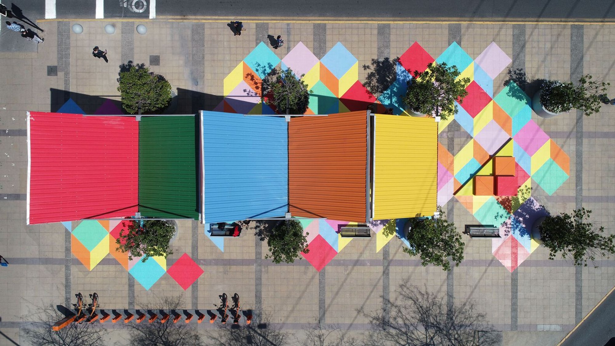 Mirrors Plaza: A Dynamic Urban Intervention by Bla! Estudio Creativo & Abarca Palma Arquitectos