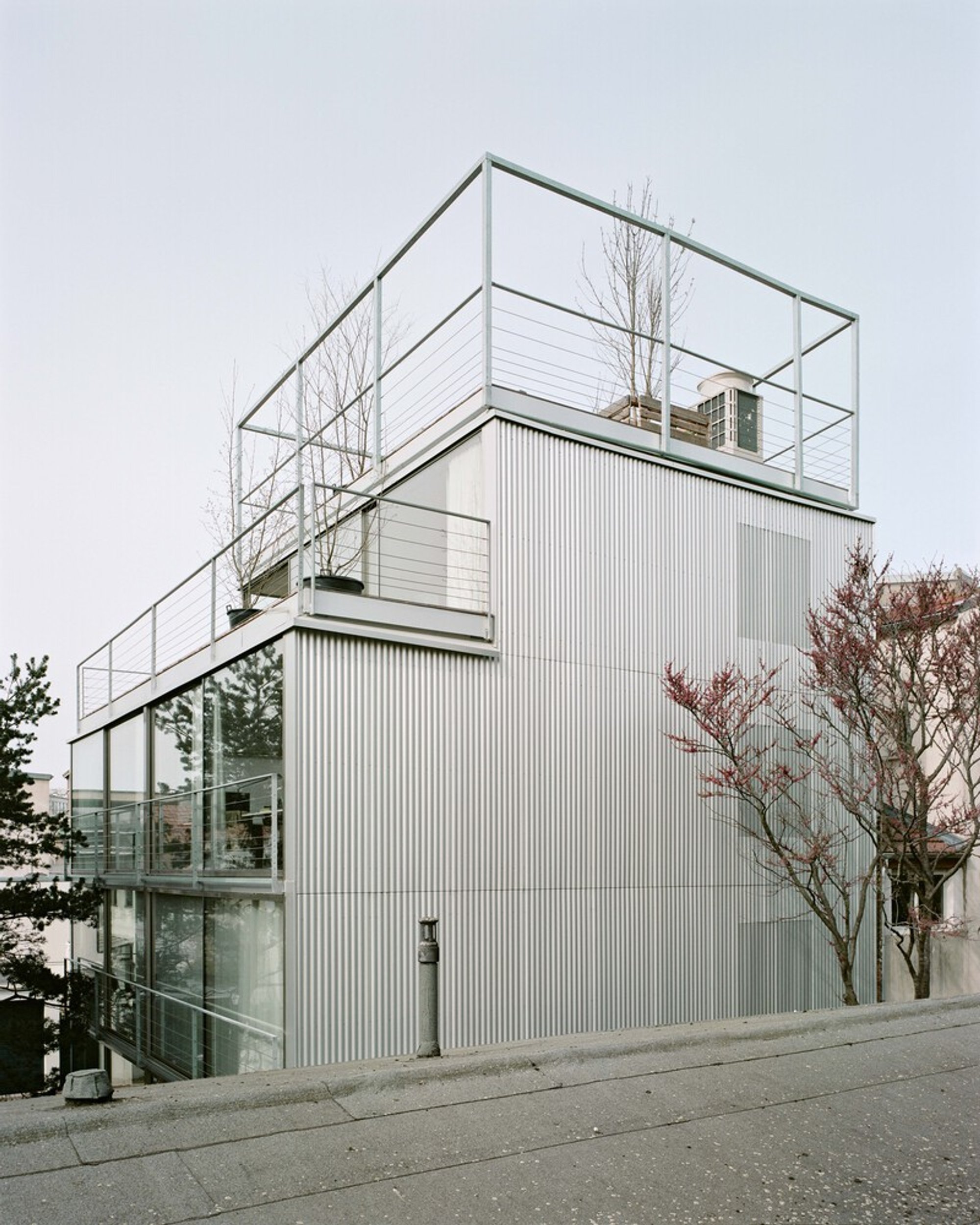 LALR Building by PHD Architectes: A Harmonious Blend of Glass and Timber in Malakoff