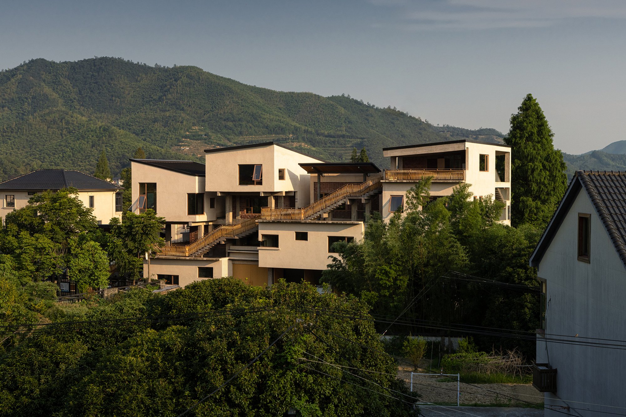 Qingshan Cultural Hall Architecture: A Harmonious Dialogue Between Tradition, Nature, and Community