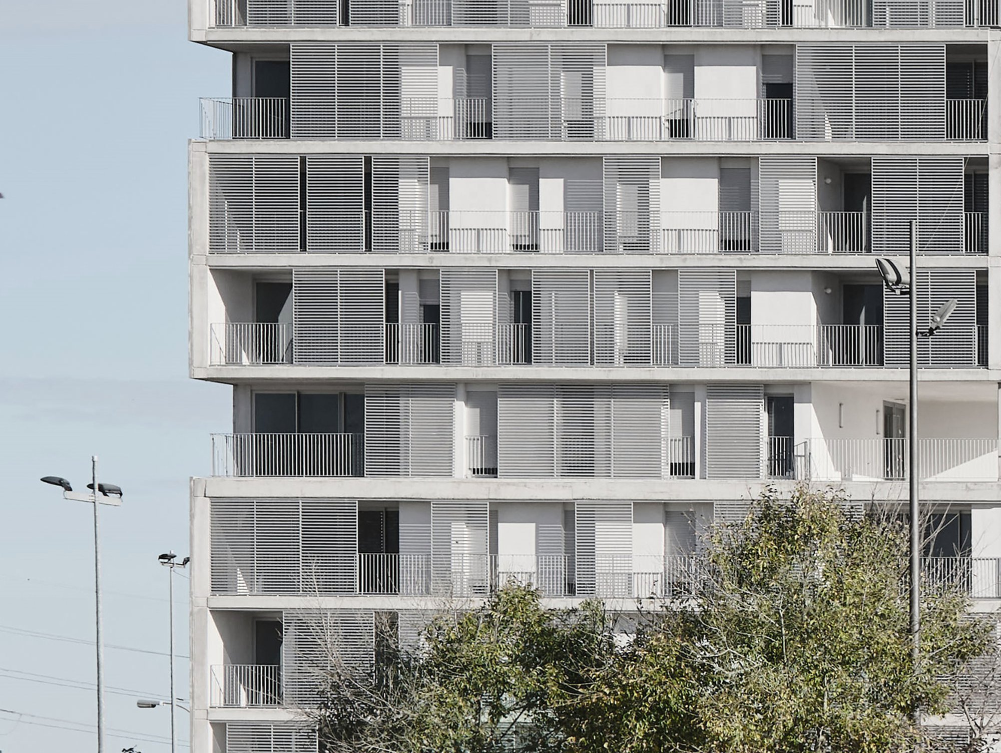 184 Social Housing Tower Valencia: A Landmark of Sustainable Urban Living