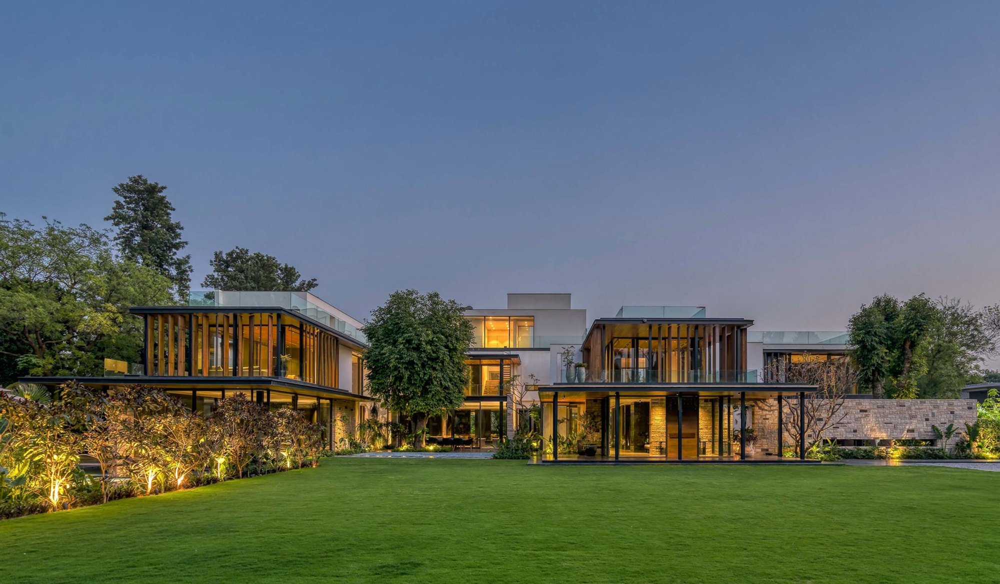 Portico House by DADA Partners: A Harmonious Blend of Nature and Architecture