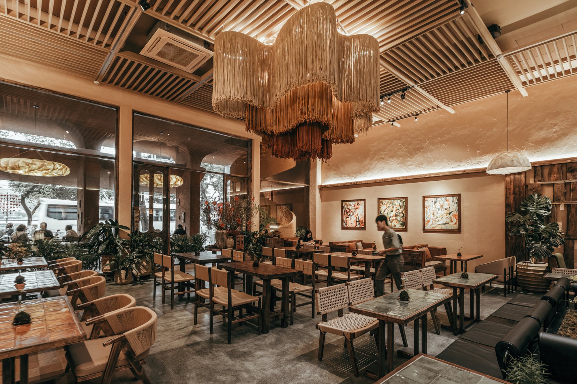ThiLa Bistro & Café: A Fusion of Traditional Vietnamese Architecture in Modern Design