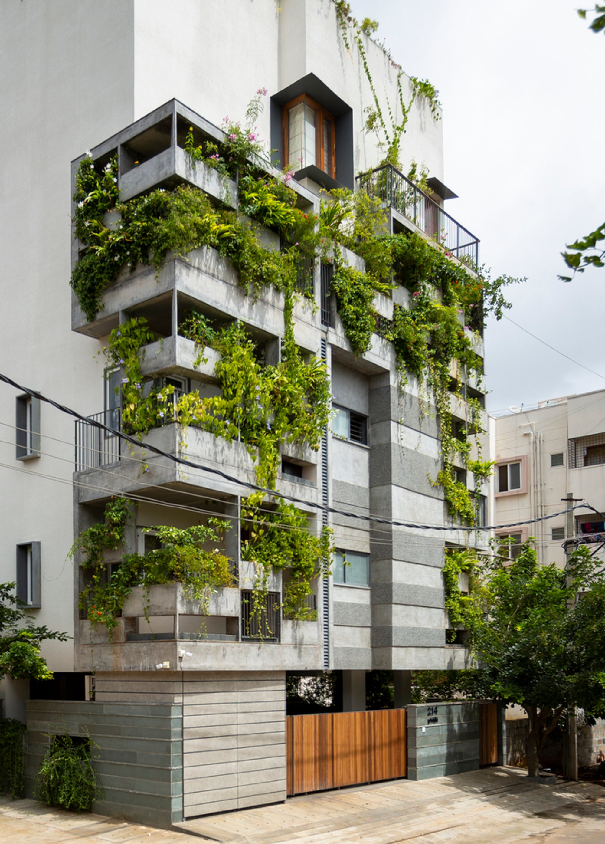 Breathing Enclosure by A Threshold: A Sustainable Multifamily Housing in Bengaluru