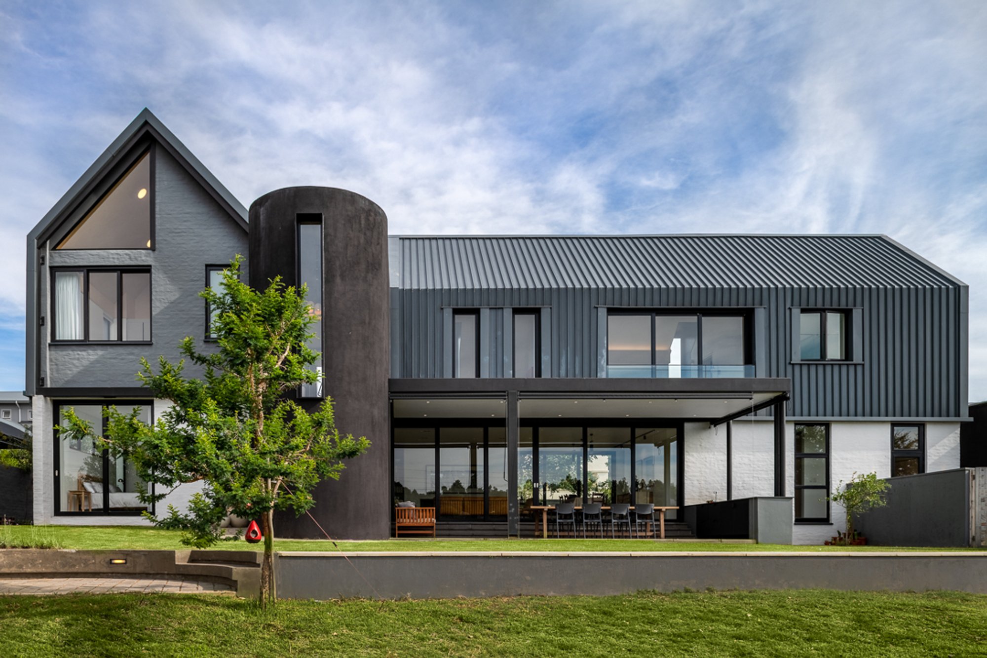 Modern Riverside House Design: House Steynberg by Two Five Five Architects