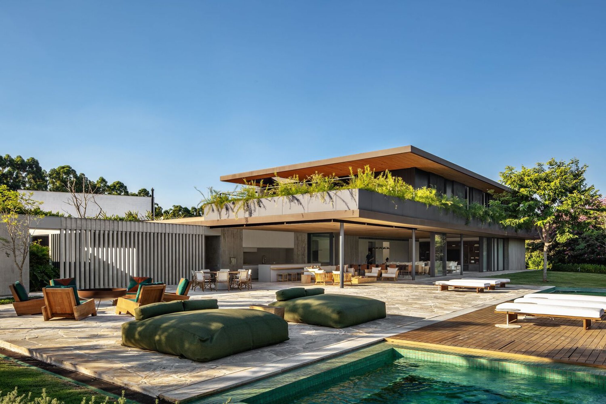 Modern Brazilian House Design: Floreira House by Matheus Farah + Manoel Maia Arquitetura