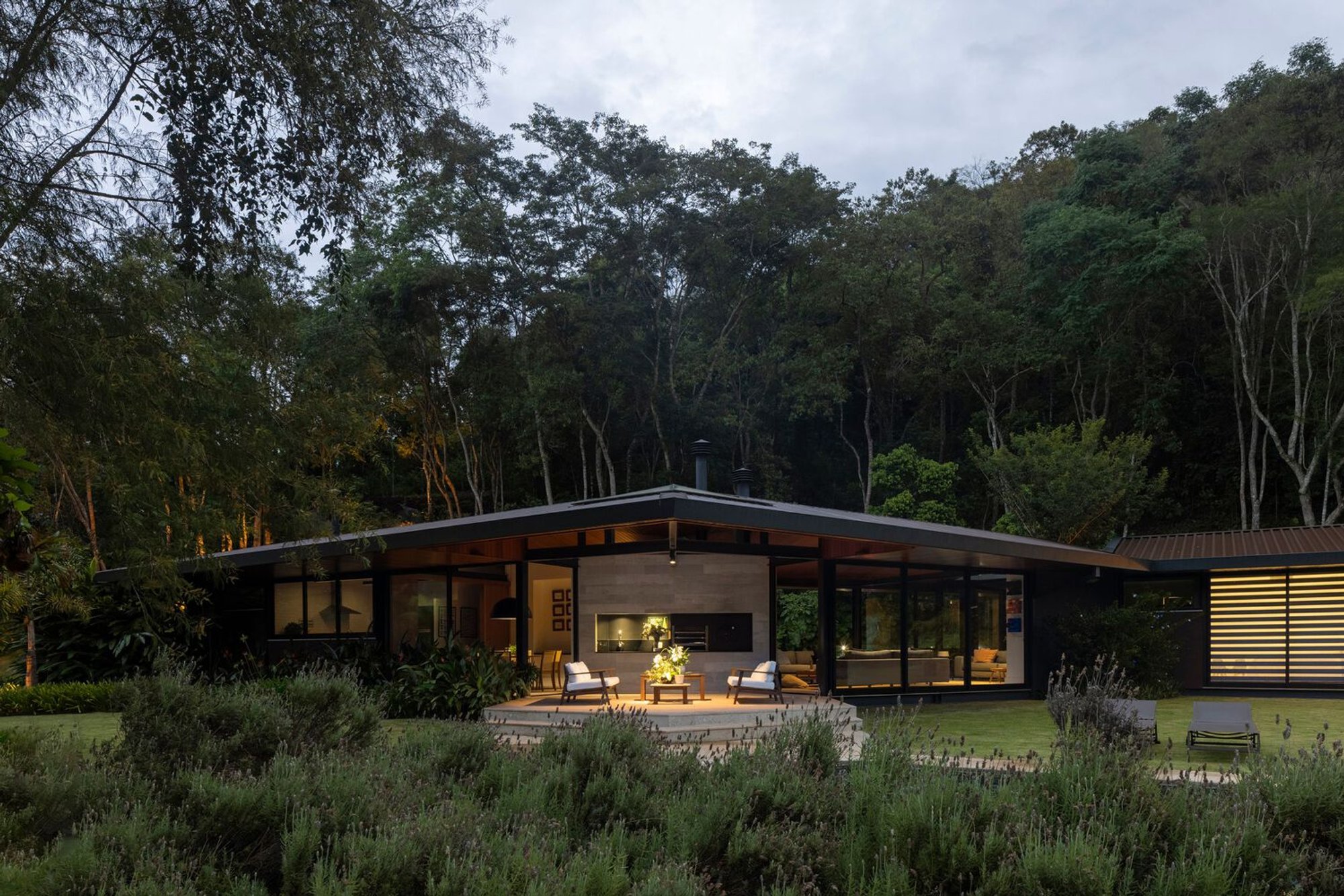 Zigzag House by Architectare: A Perfect Blend of Simplicity, Functionality, and Modern Design